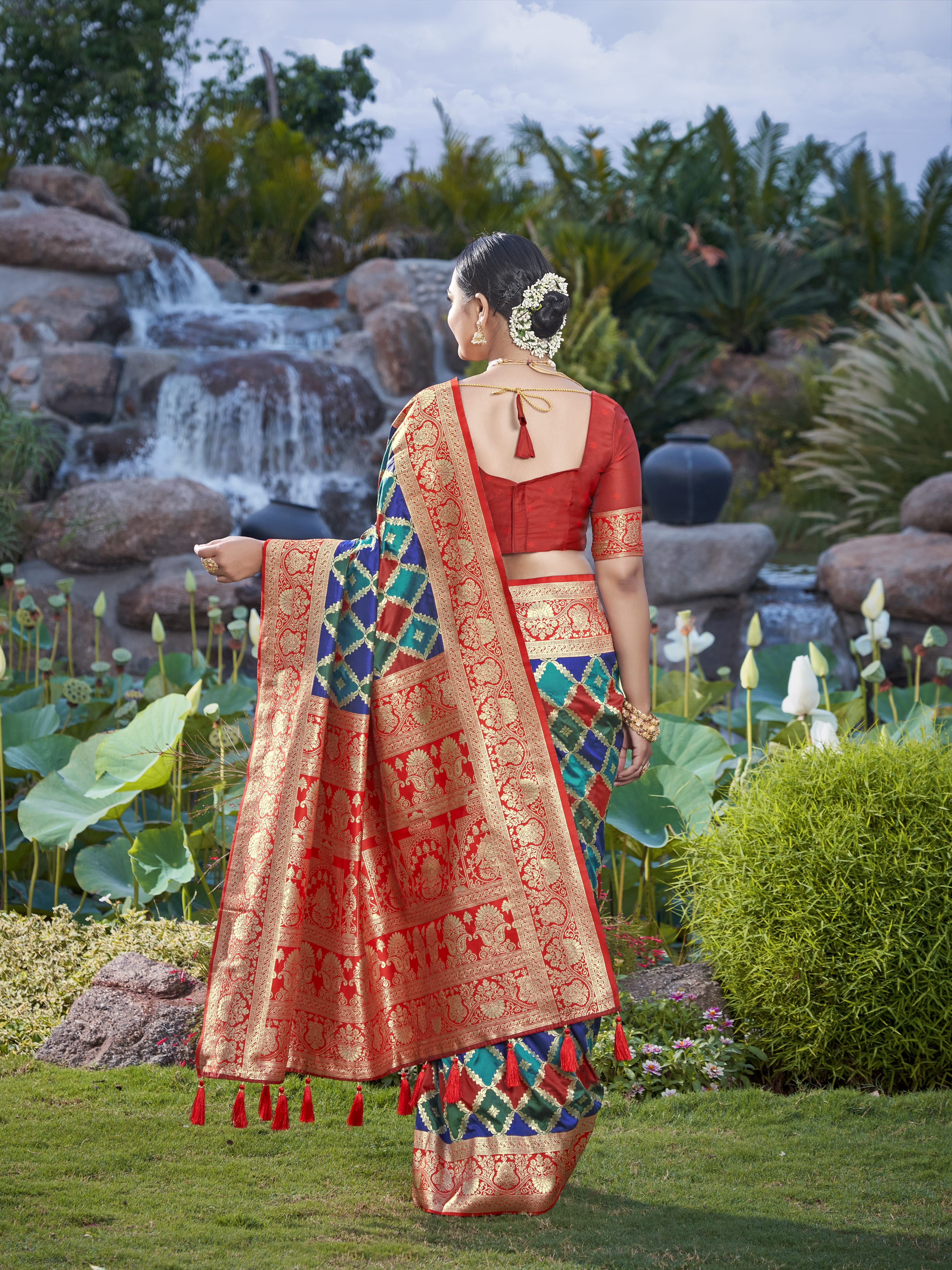 MANOHARI Banarasi Silk Blend Jacquard Work Saree - Blue - Dista