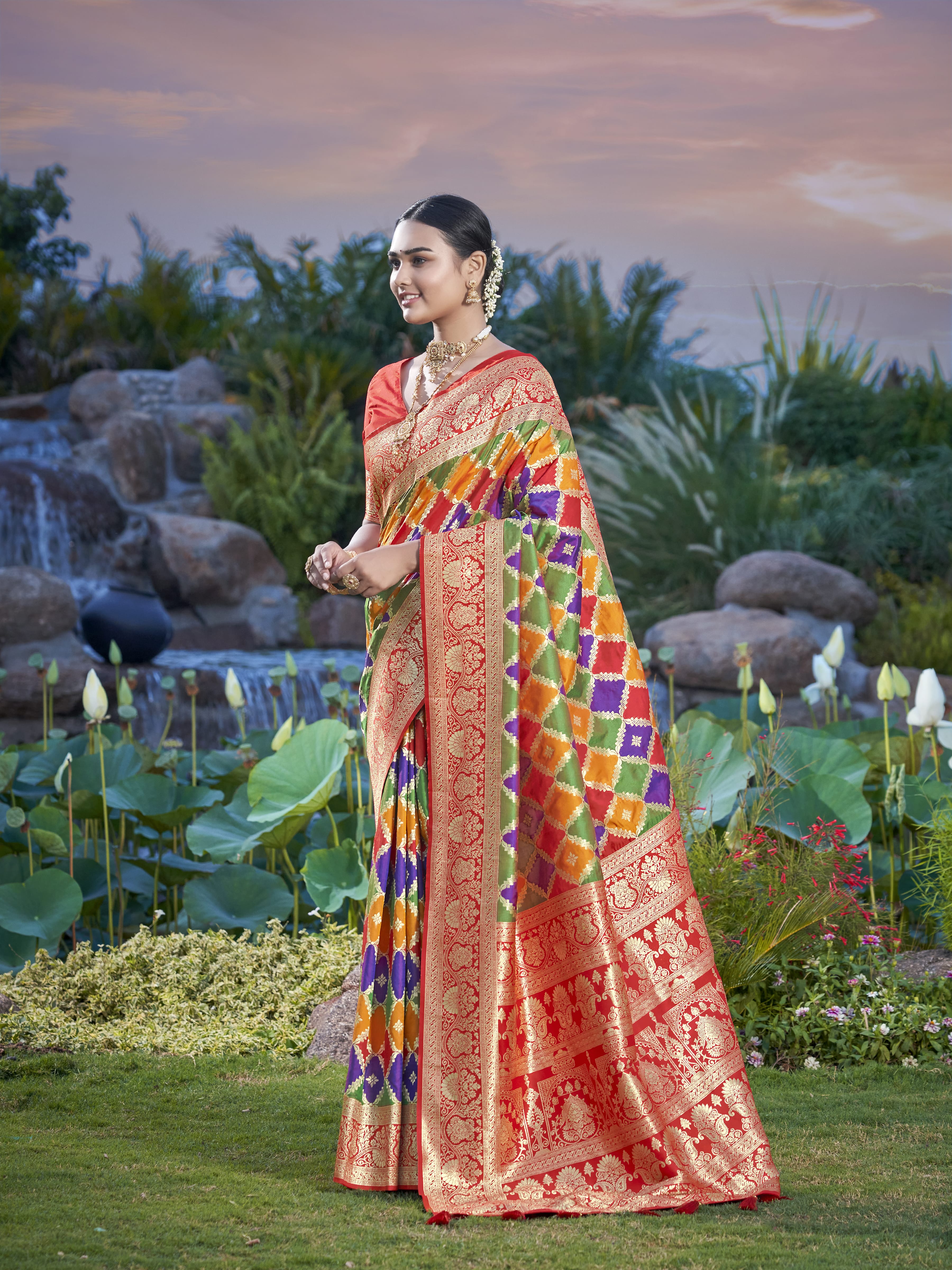 MANOHARI Banarasi Silk Blend Jacquard Work Saree - Green - Dista