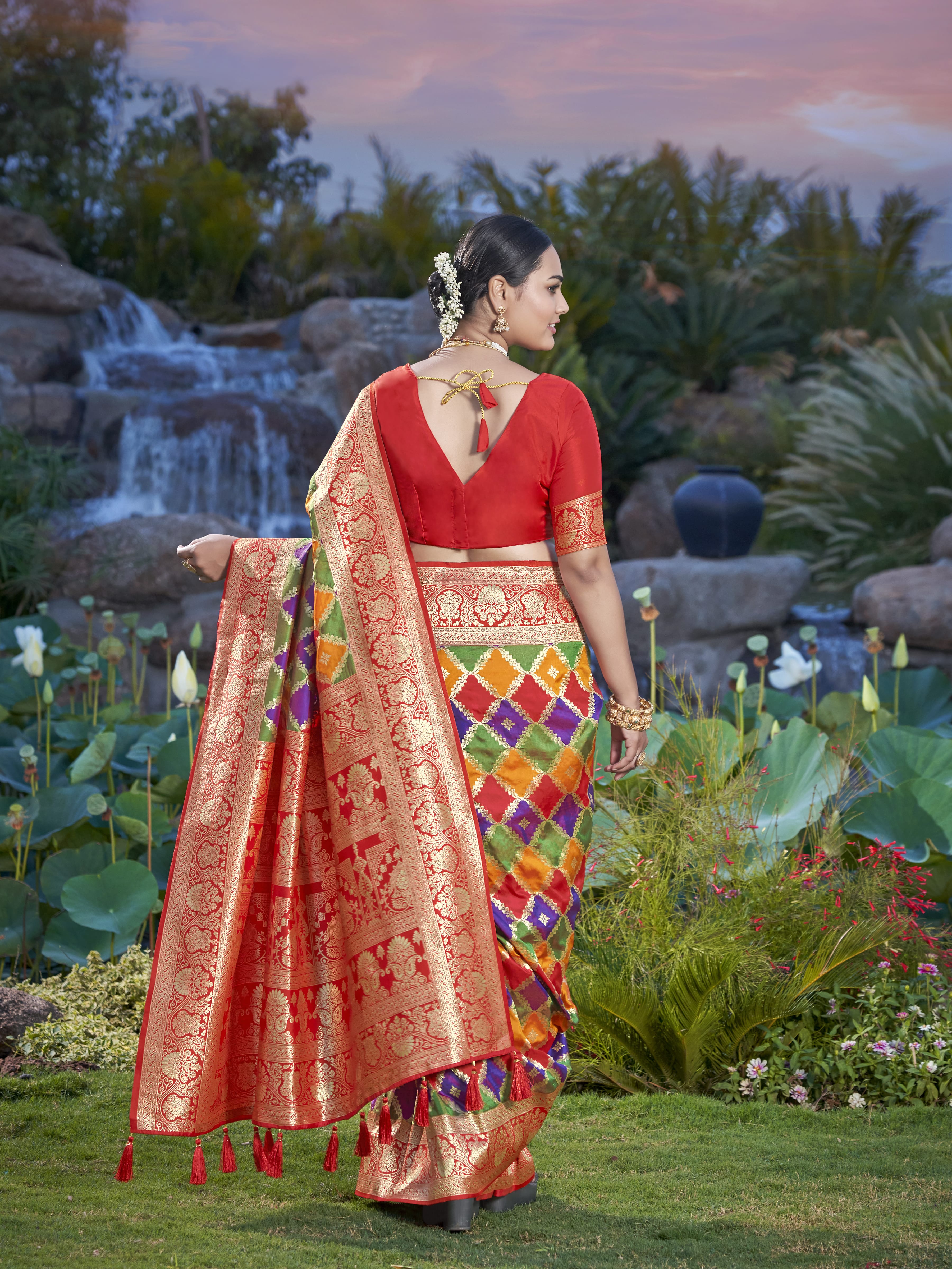 MANOHARI Banarasi Silk Blend Jacquard Work Saree - Green - Dista