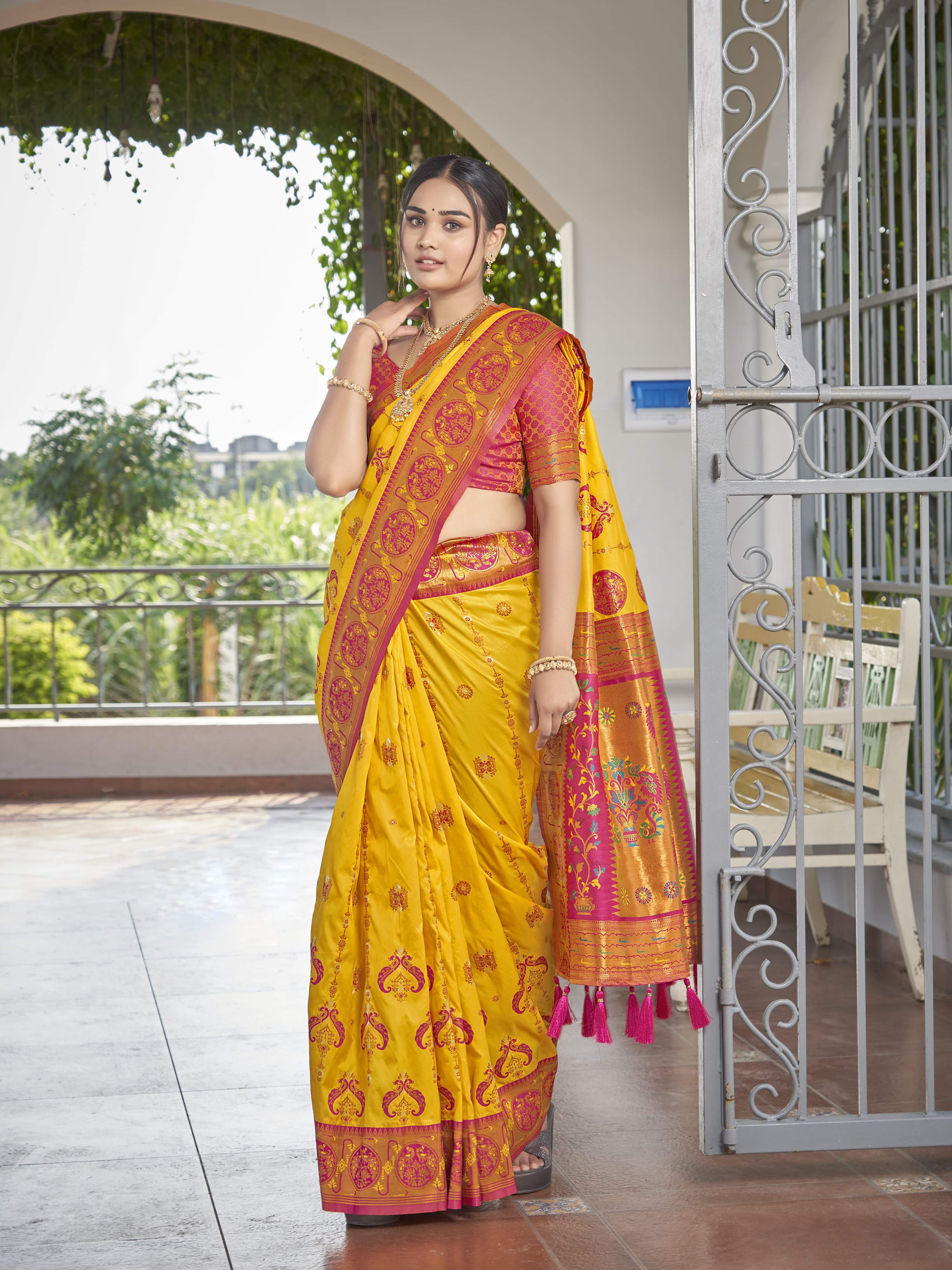 MANOHARI Banarasi Silk Blend Jacquard Work Saree - Yellow - Dista