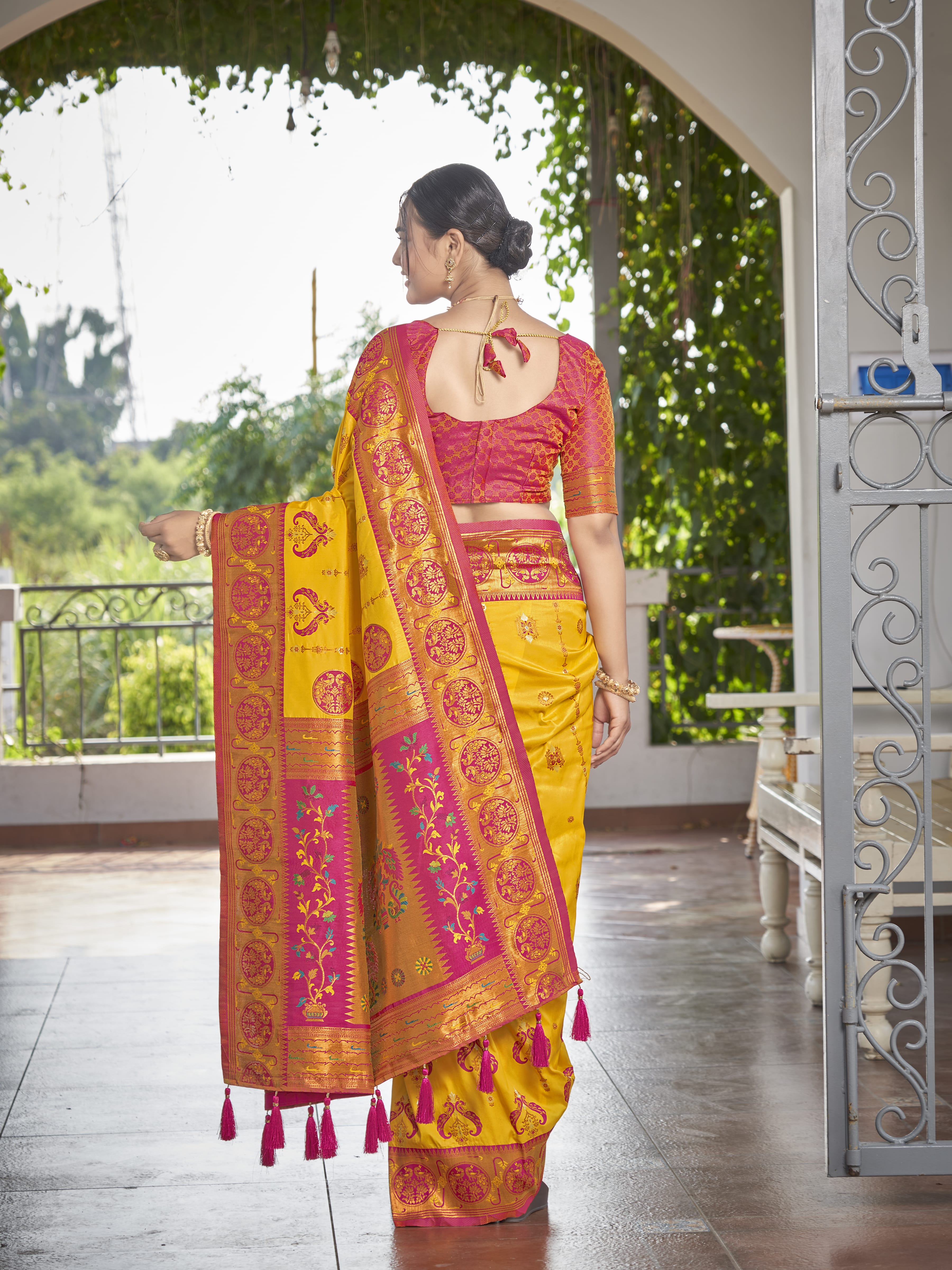 MANOHARI Banarasi Silk Blend Jacquard Work Saree - Yellow - Dista
