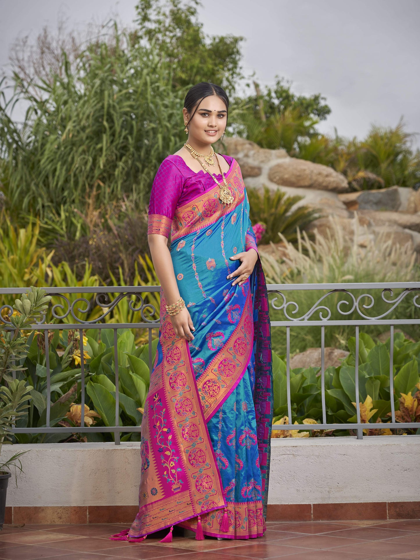 MANOHARI Banarasi Silk Blend Jacquard Work Saree - Blue - Dista