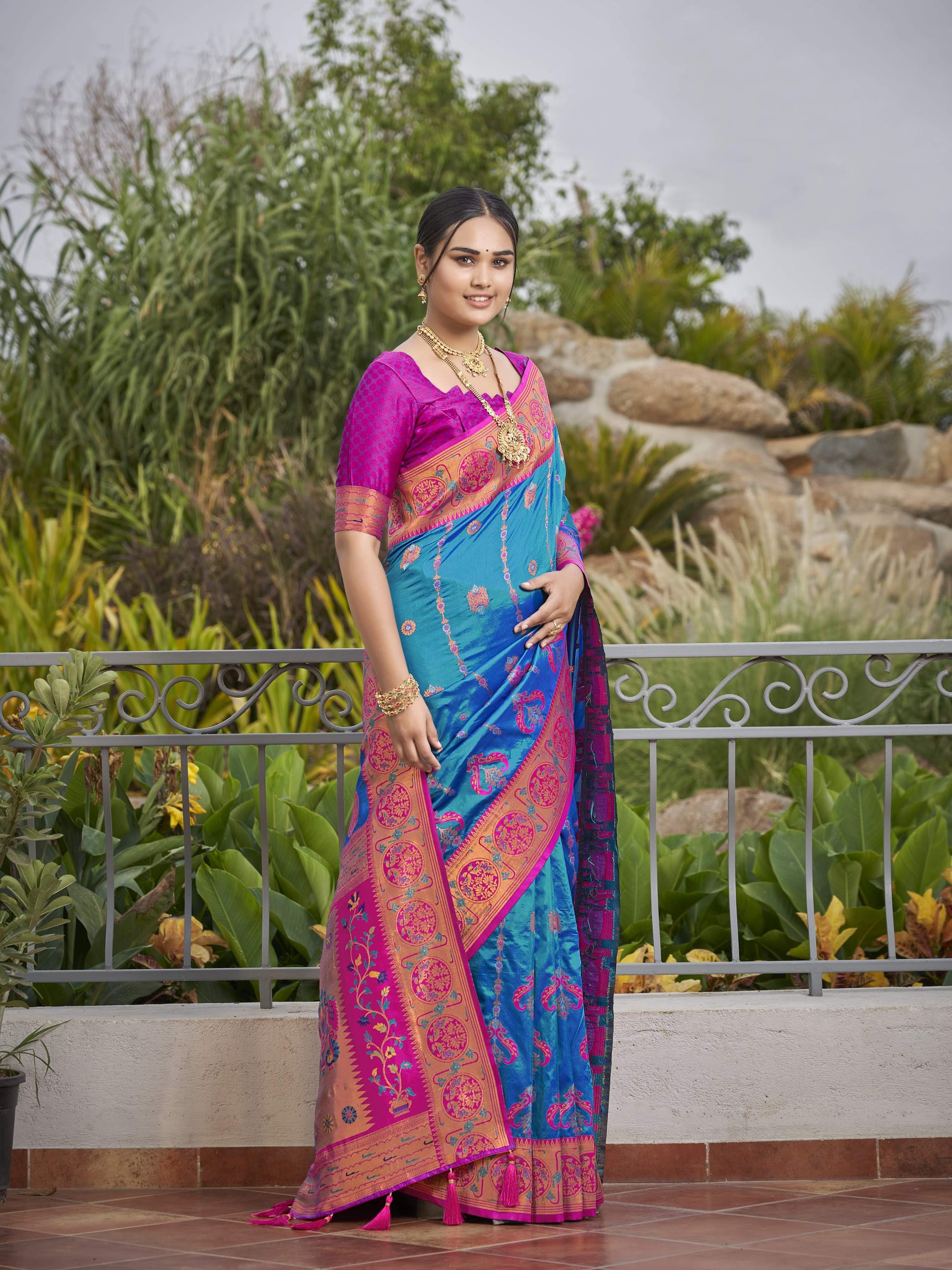 MANOHARI Banarasi Silk Blend Jacquard Work Saree - Blue - Dista