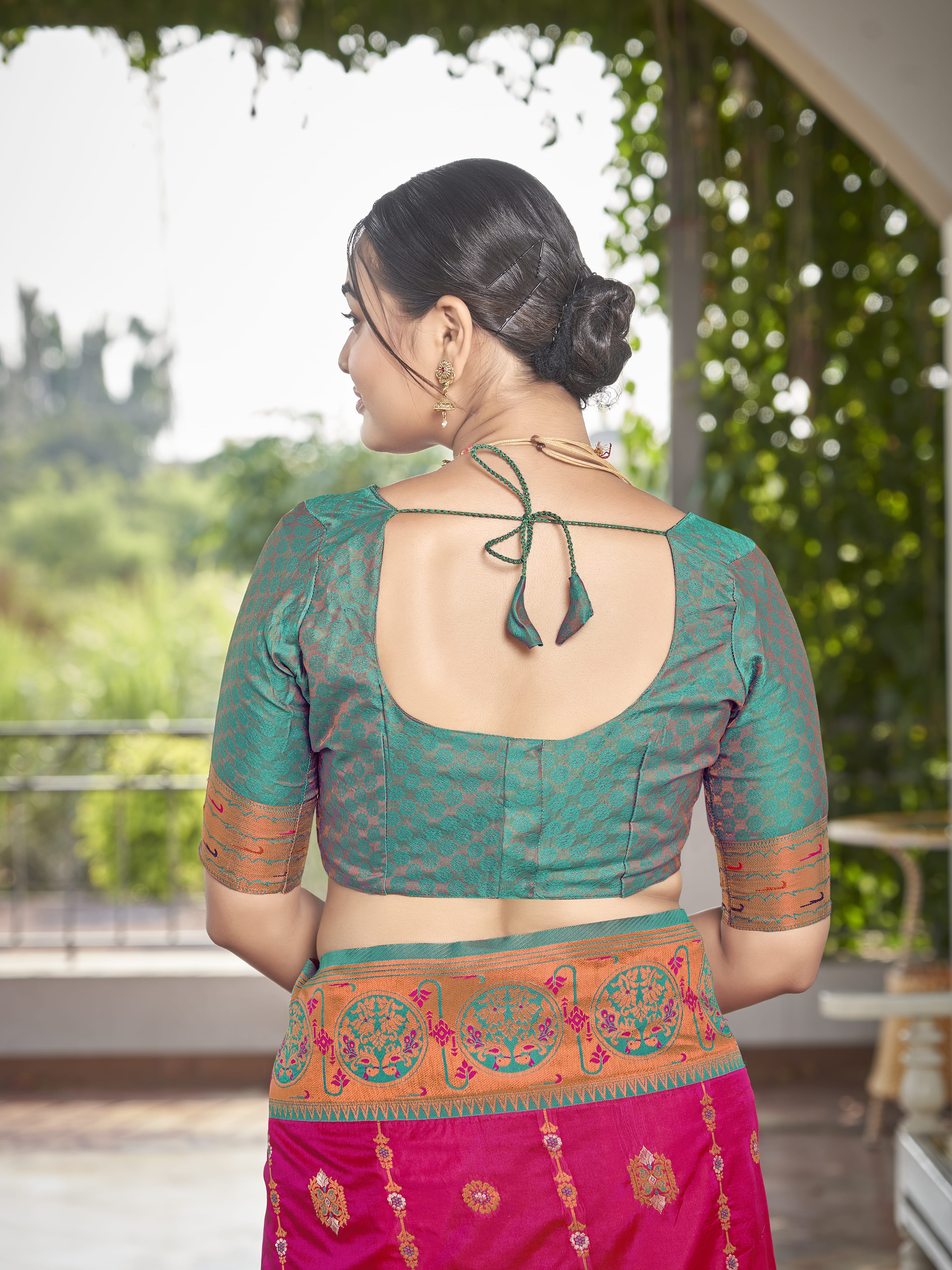 MANOHARI Banarasi Silk Blend Jacquard Work Saree - Pink - Dista