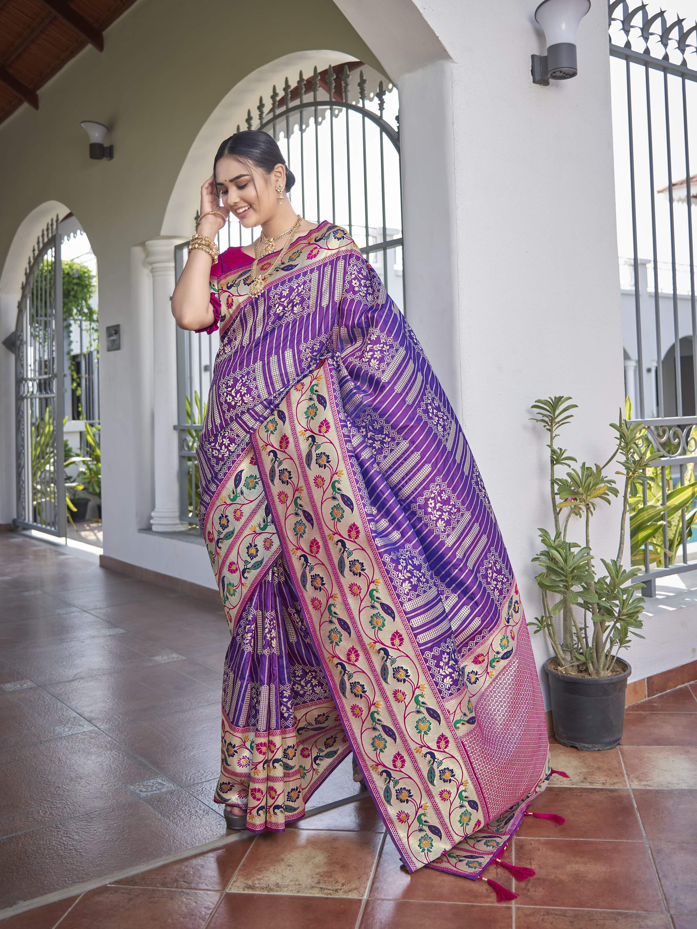 MANOHARI Banarasi Silk Blend Jacquard Work Saree - Purple - Dista