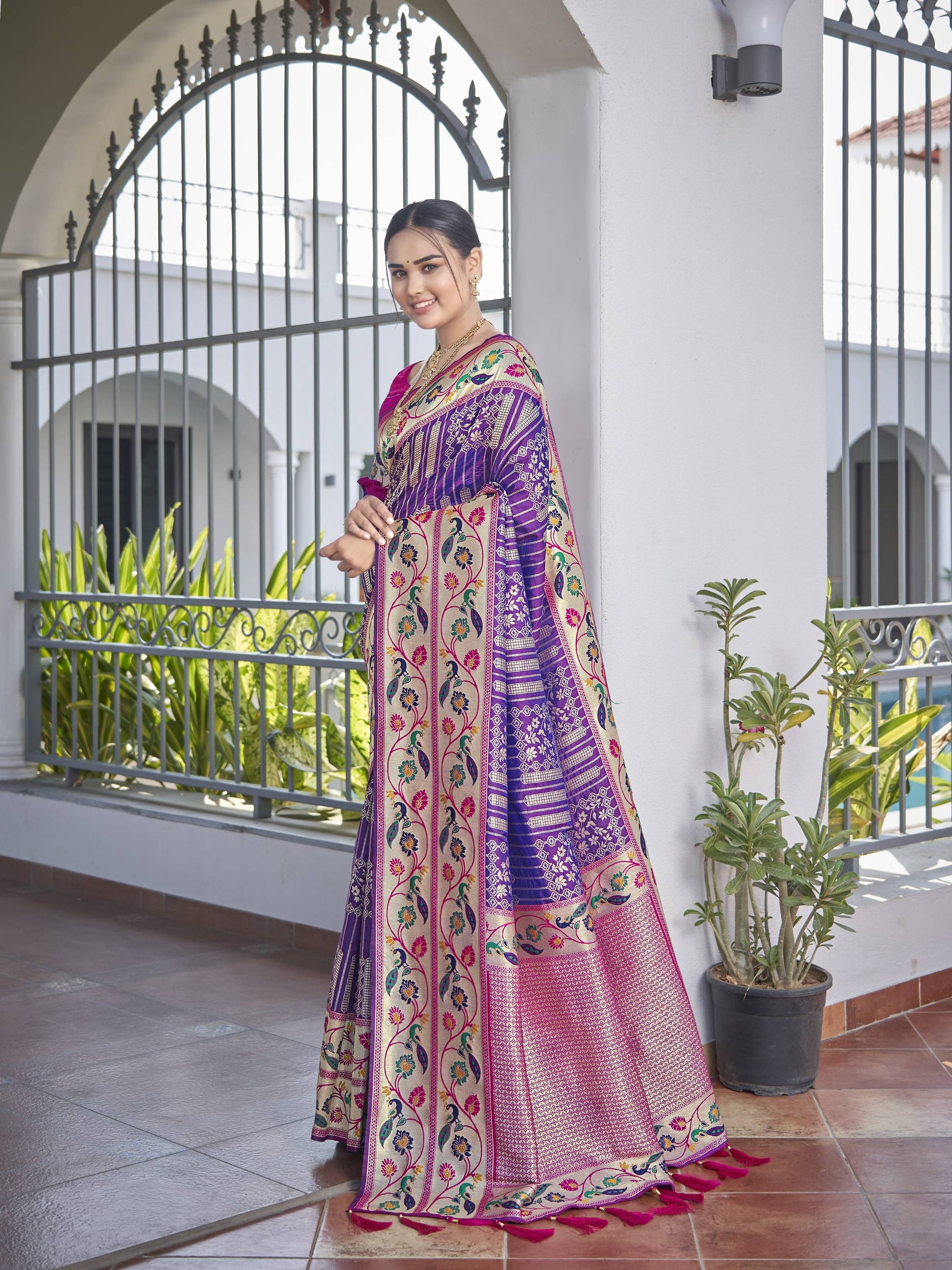 MANOHARI Banarasi Silk Blend Jacquard Work Saree - Purple - Dista