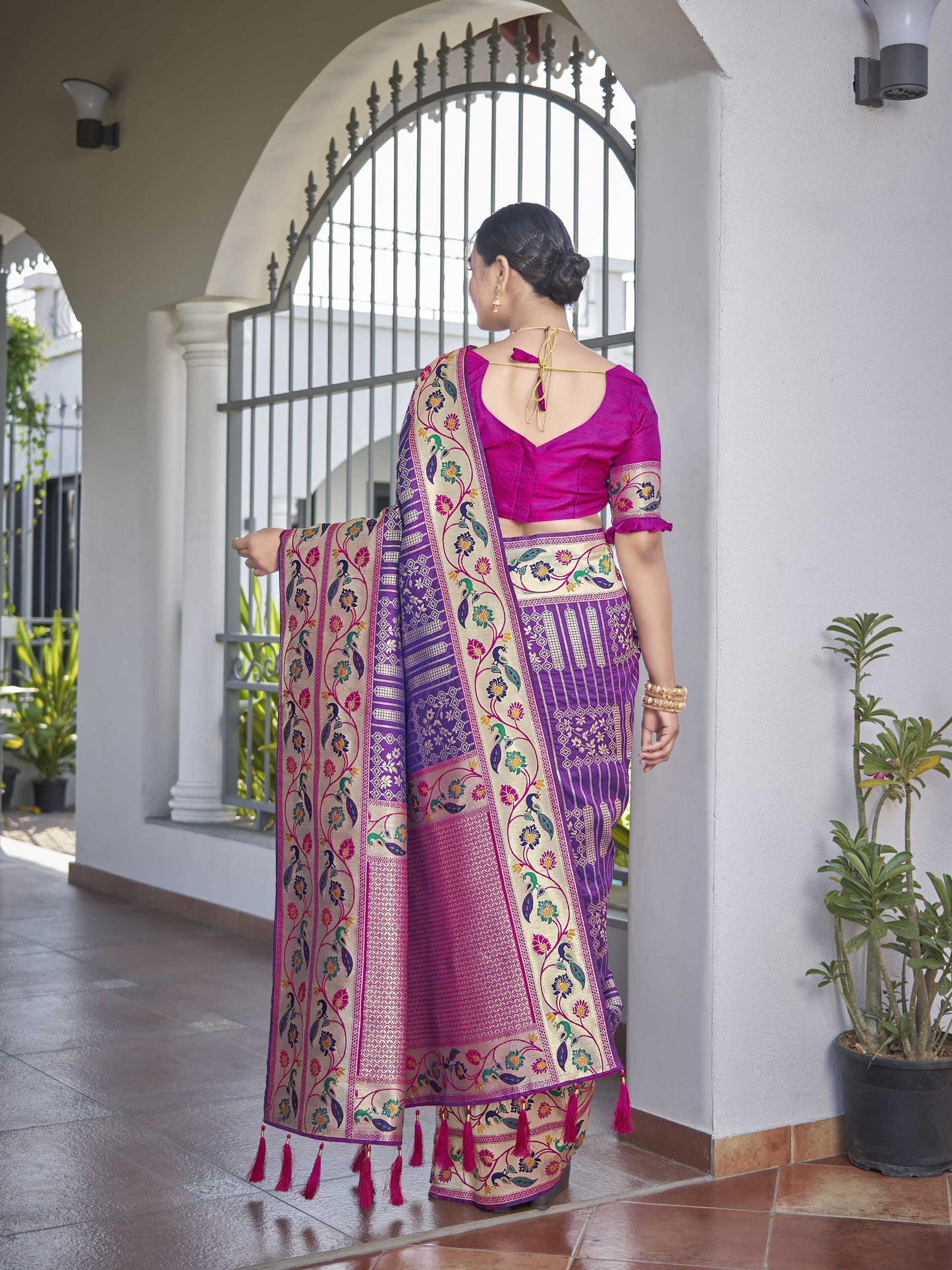 MANOHARI Banarasi Silk Blend Jacquard Work Saree - Purple - Dista