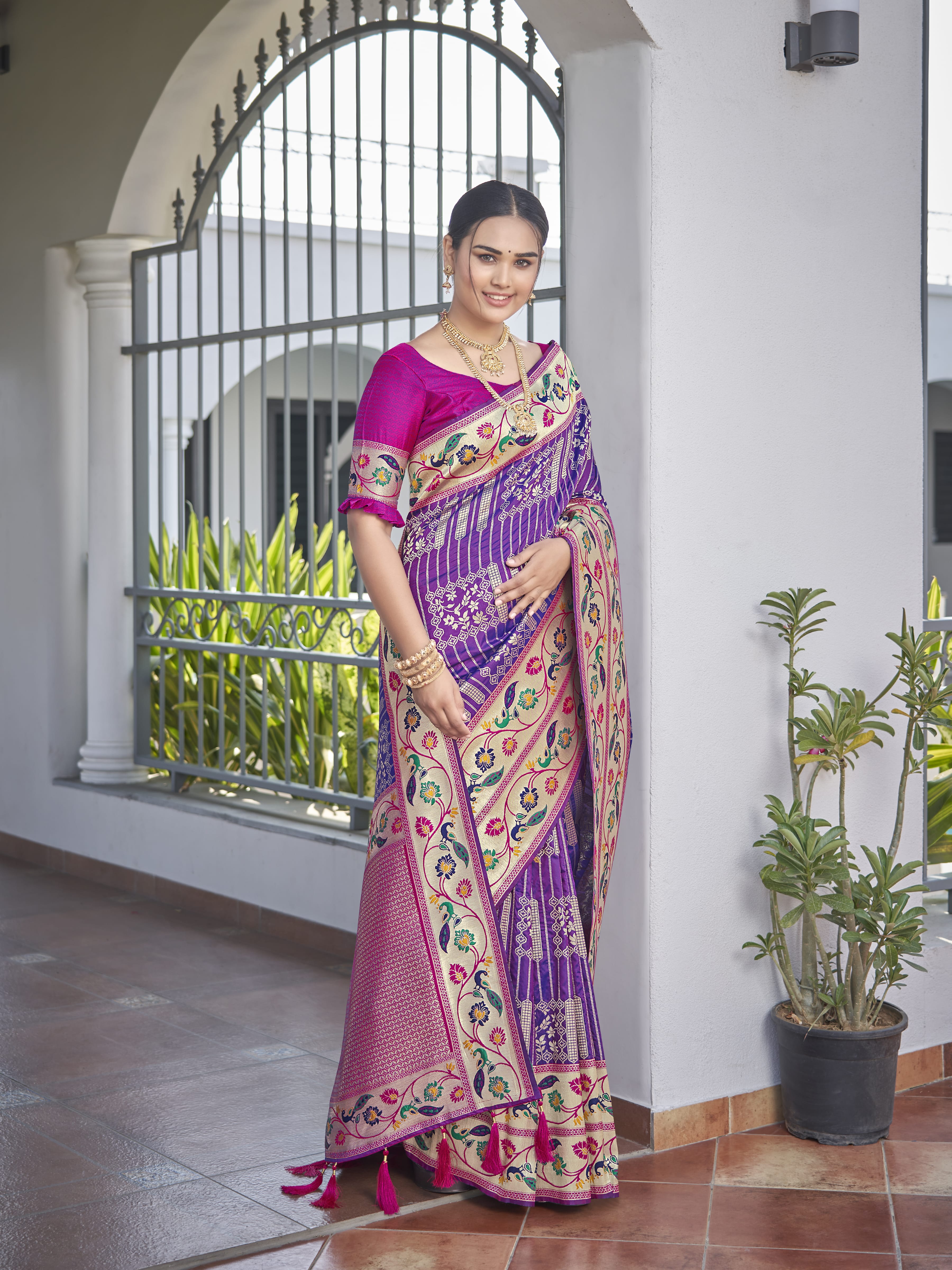 MANOHARI Banarasi Silk Blend Jacquard Work Saree - Purple - Dista