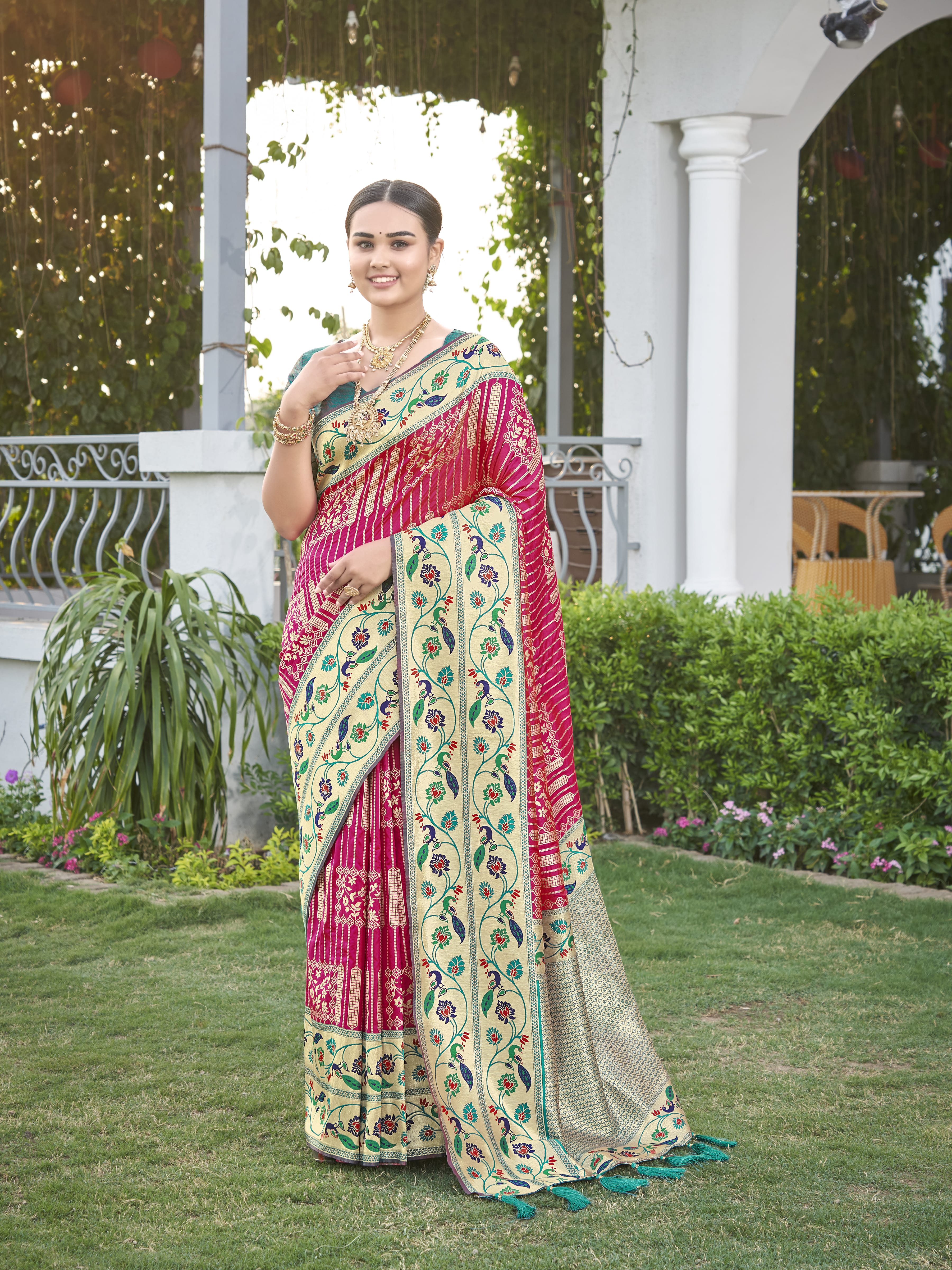 MANOHARI Banarasi Silk Blend Jacquard Work Saree - Pink - Dista