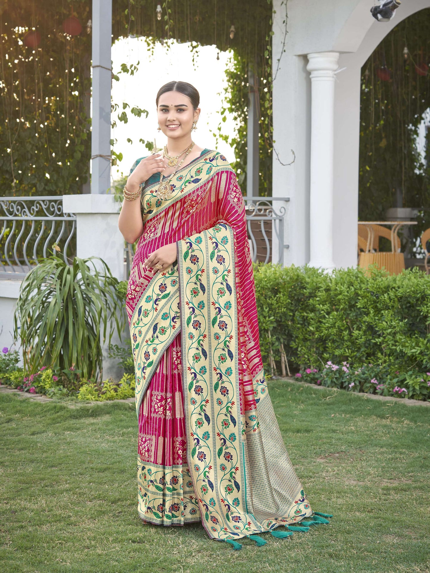 MANOHARI Banarasi Silk Blend Jacquard Work Saree - Pink - Dista