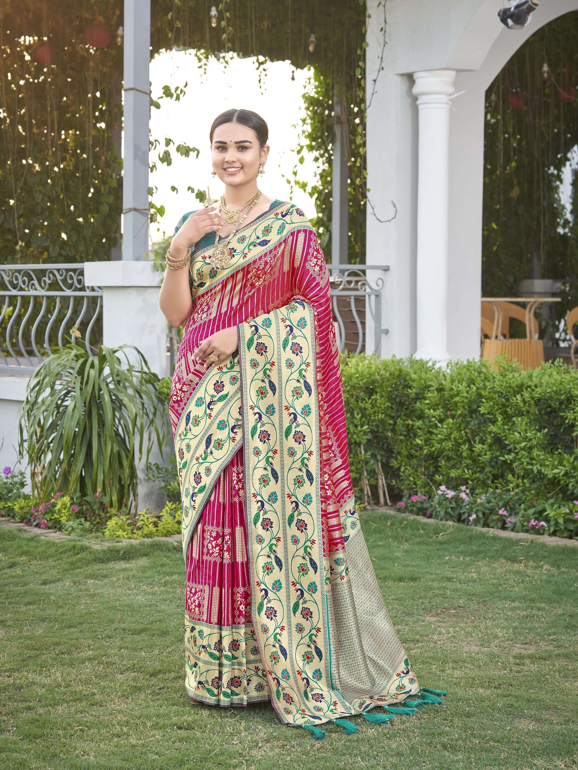 MANOHARI Banarasi Silk Blend Jacquard Work Saree - Pink - Dista