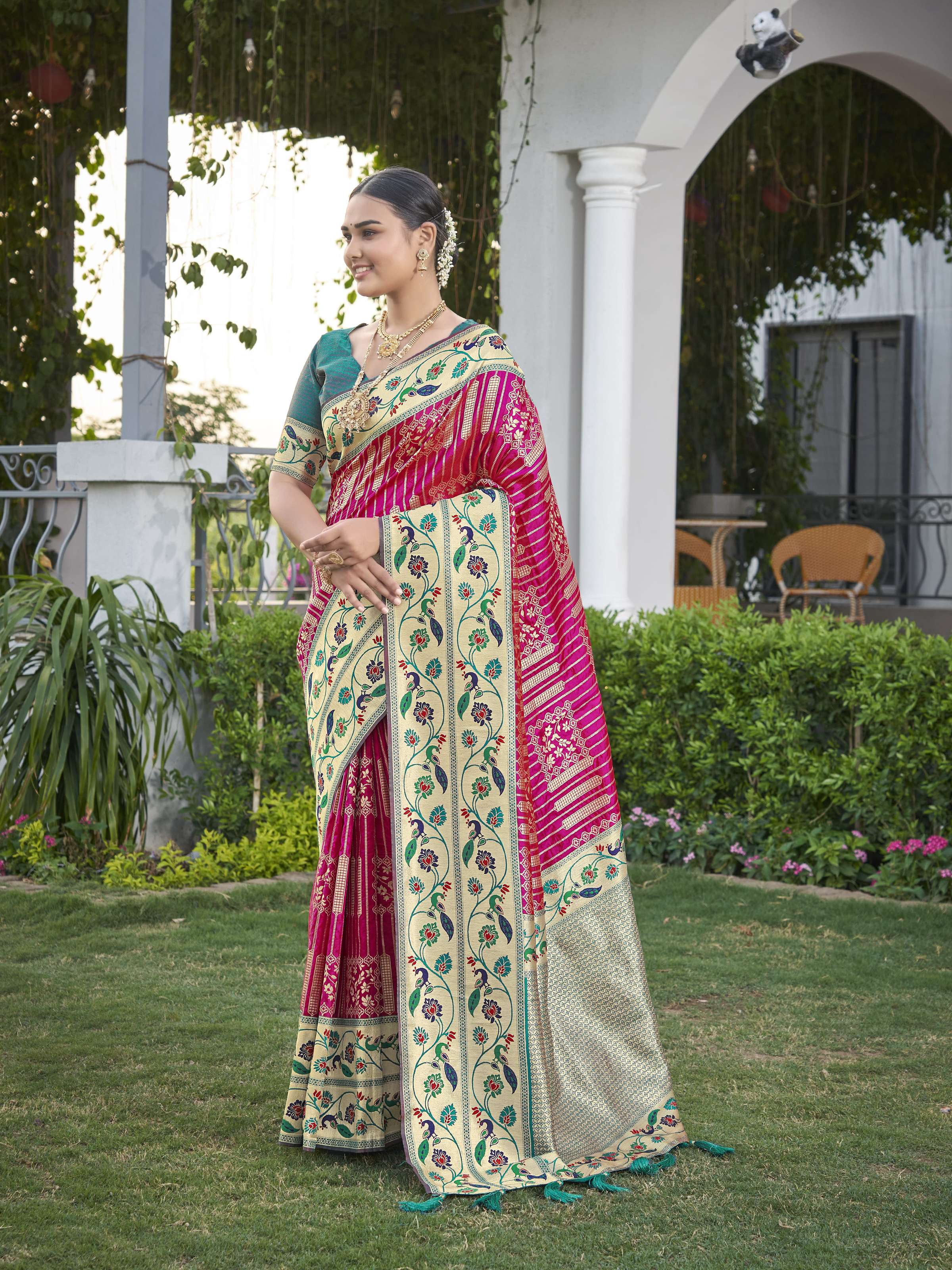 MANOHARI Banarasi Silk Blend Jacquard Work Saree - Pink - Dista