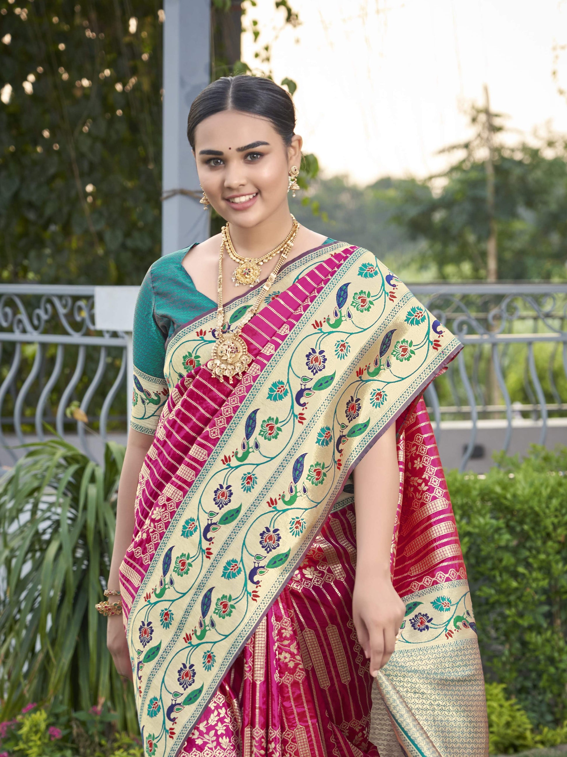 MANOHARI Banarasi Silk Blend Jacquard Work Saree - Pink - Dista
