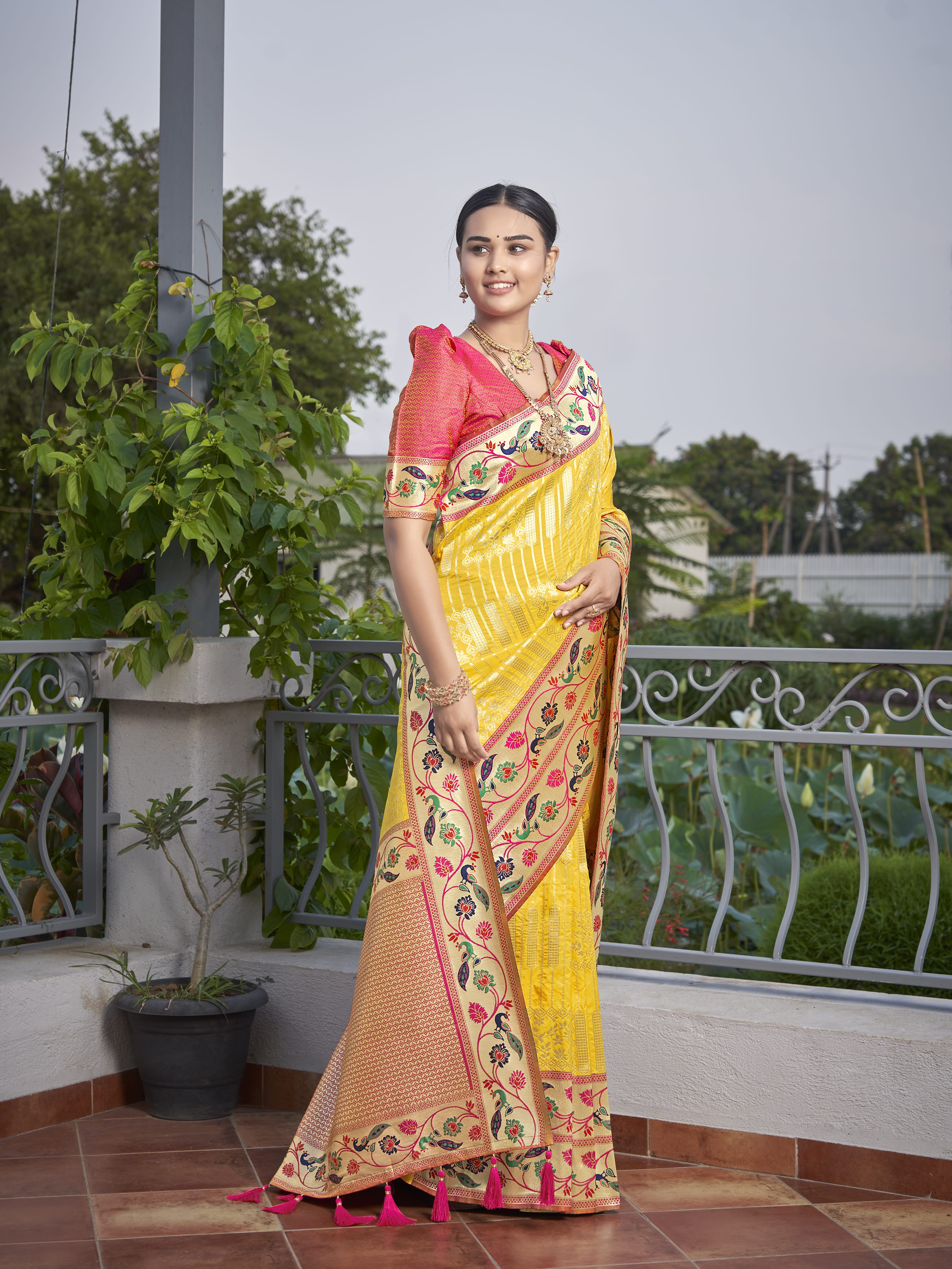 MANOHARI Banarasi Silk Blend Jacquard Work Saree - Yellow - Dista