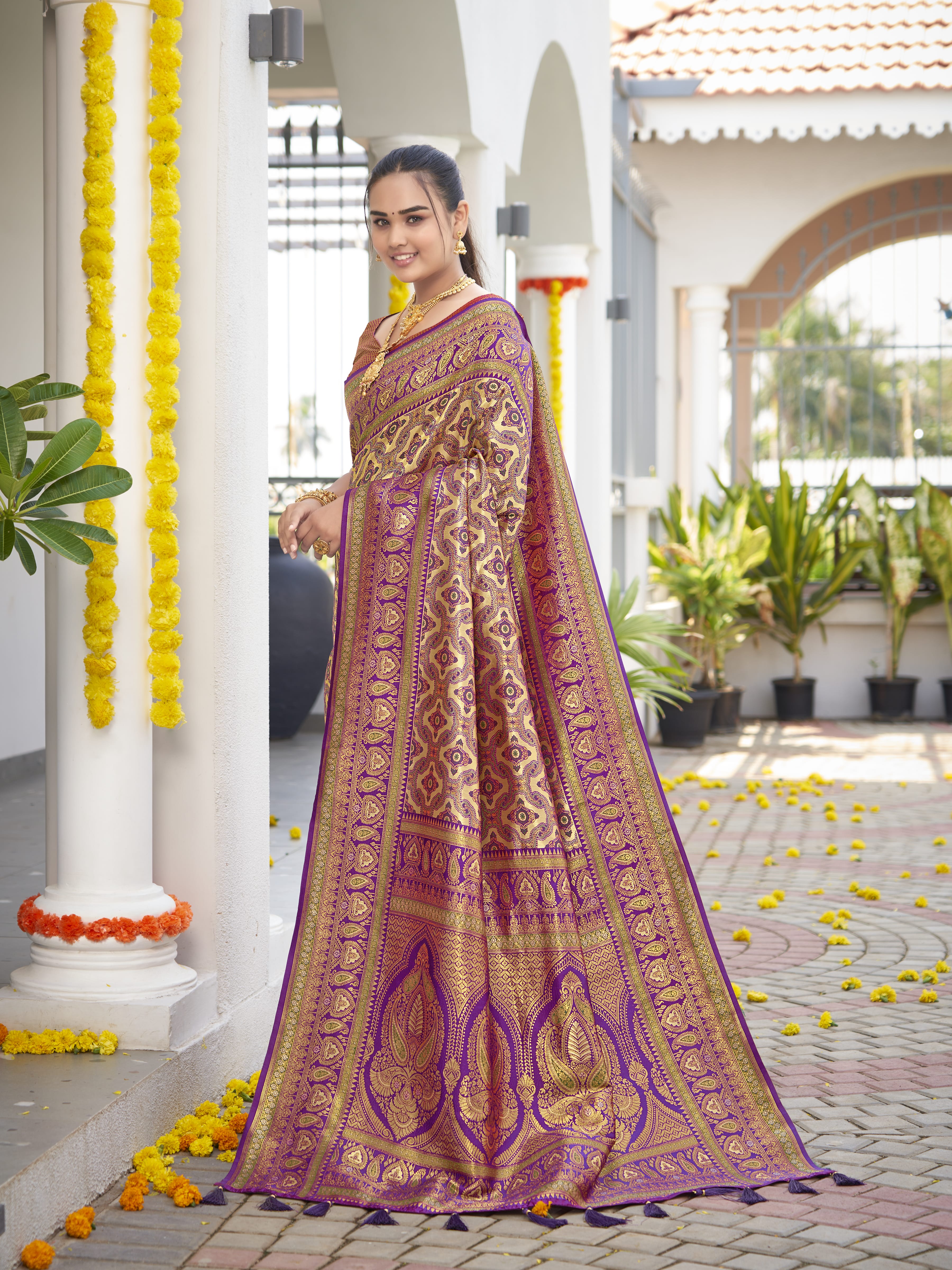 MANOHARI Banarasi Silk Blend Jacquard Work Saree - Purple - Dista