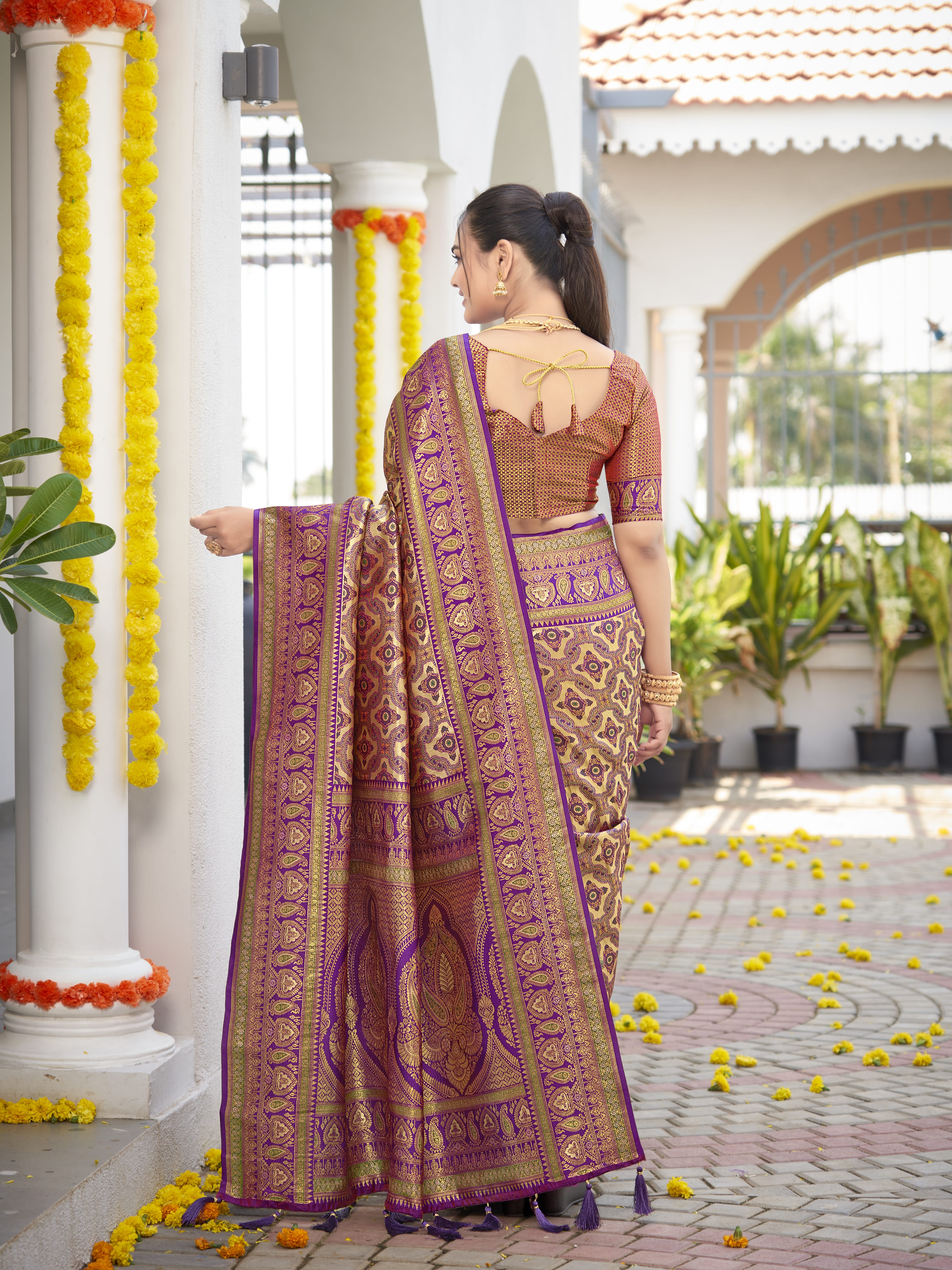 MANOHARI Banarasi Silk Blend Jacquard Work Saree - Purple - Dista