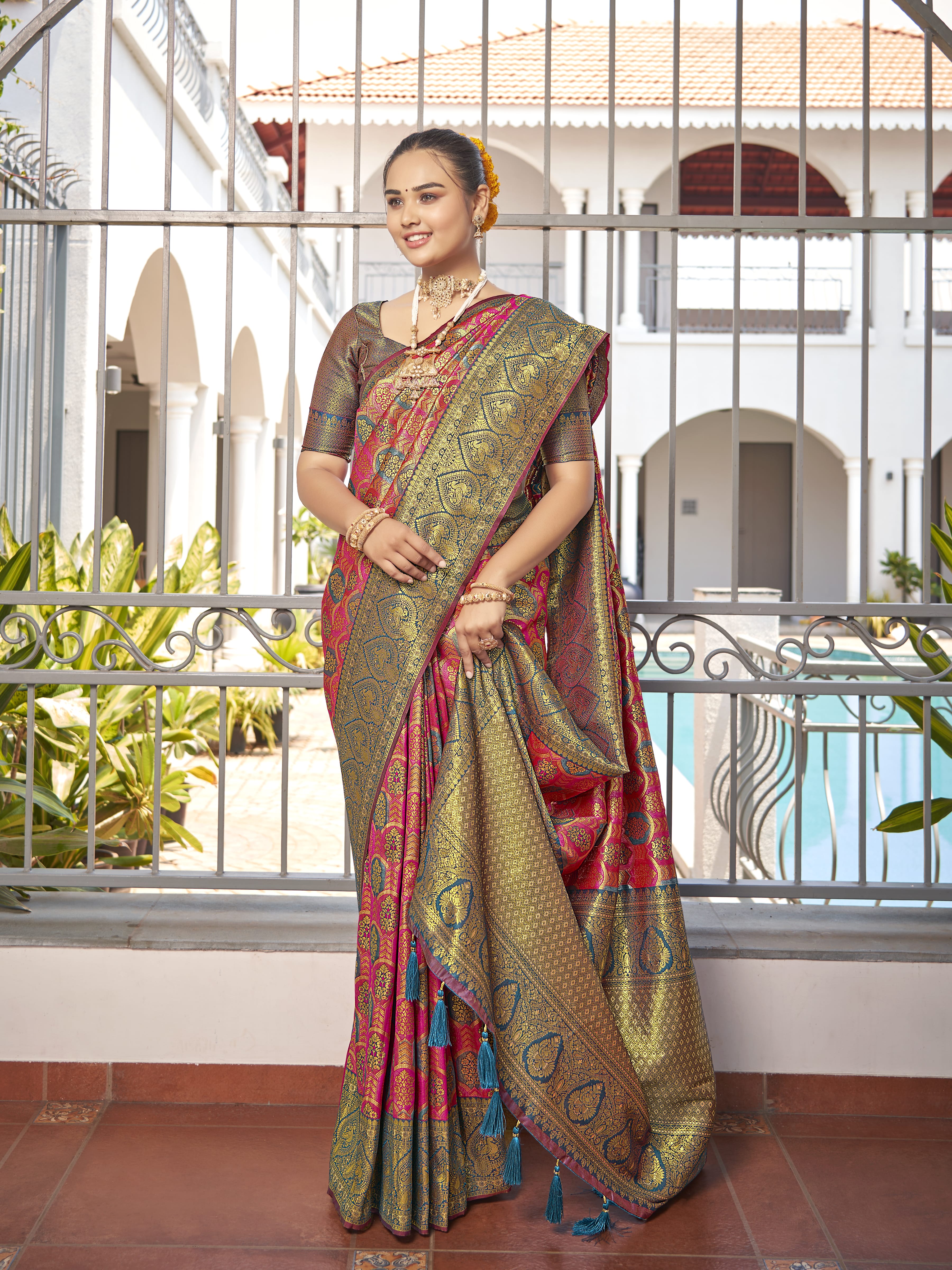 MANOHARI Banarasi Silk Blend Jacquard Work Saree - Pink - Dista