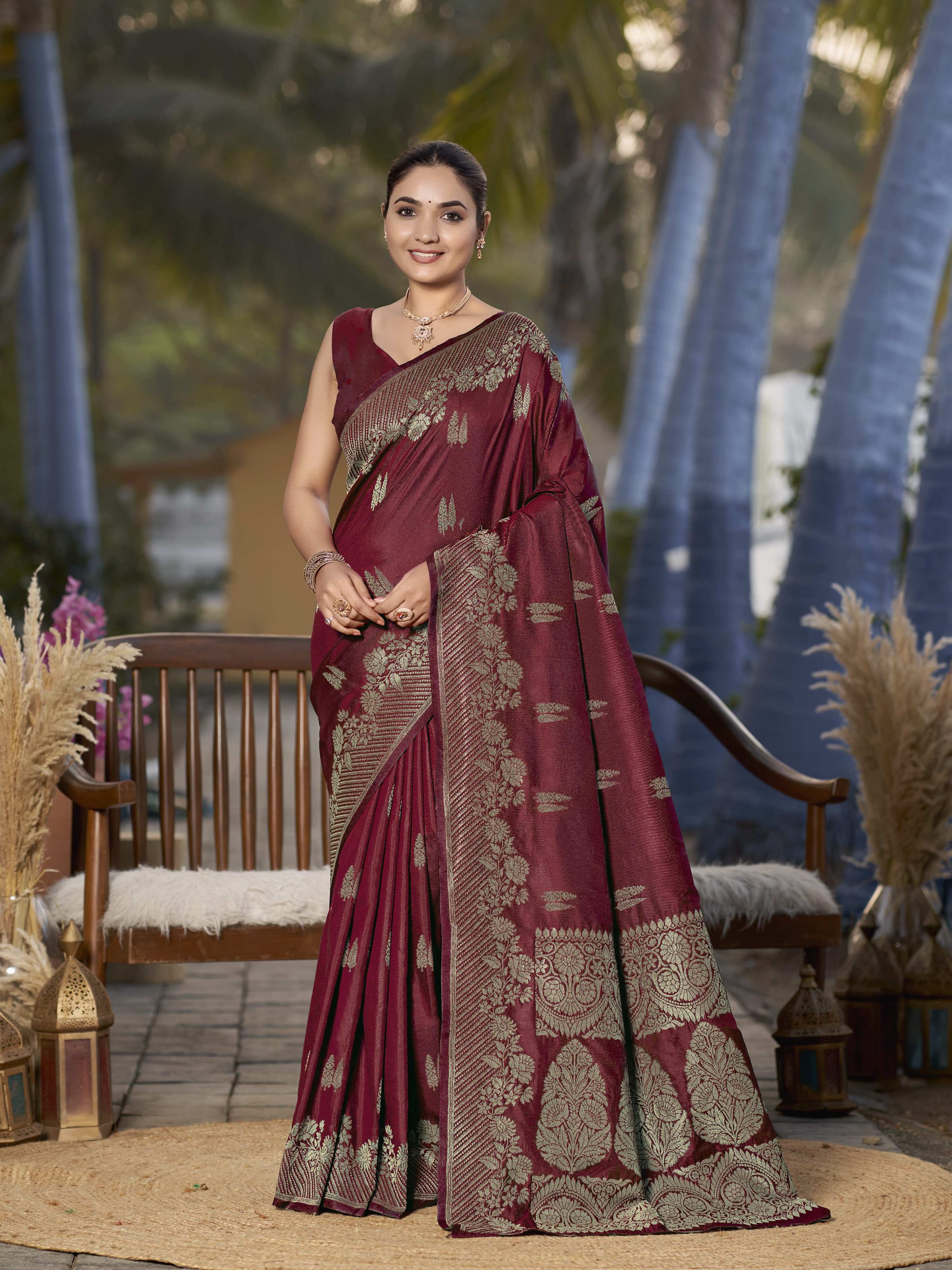 MANOHARI Banarasi Silk Blend Jacquard Work Saree - Red - Dista