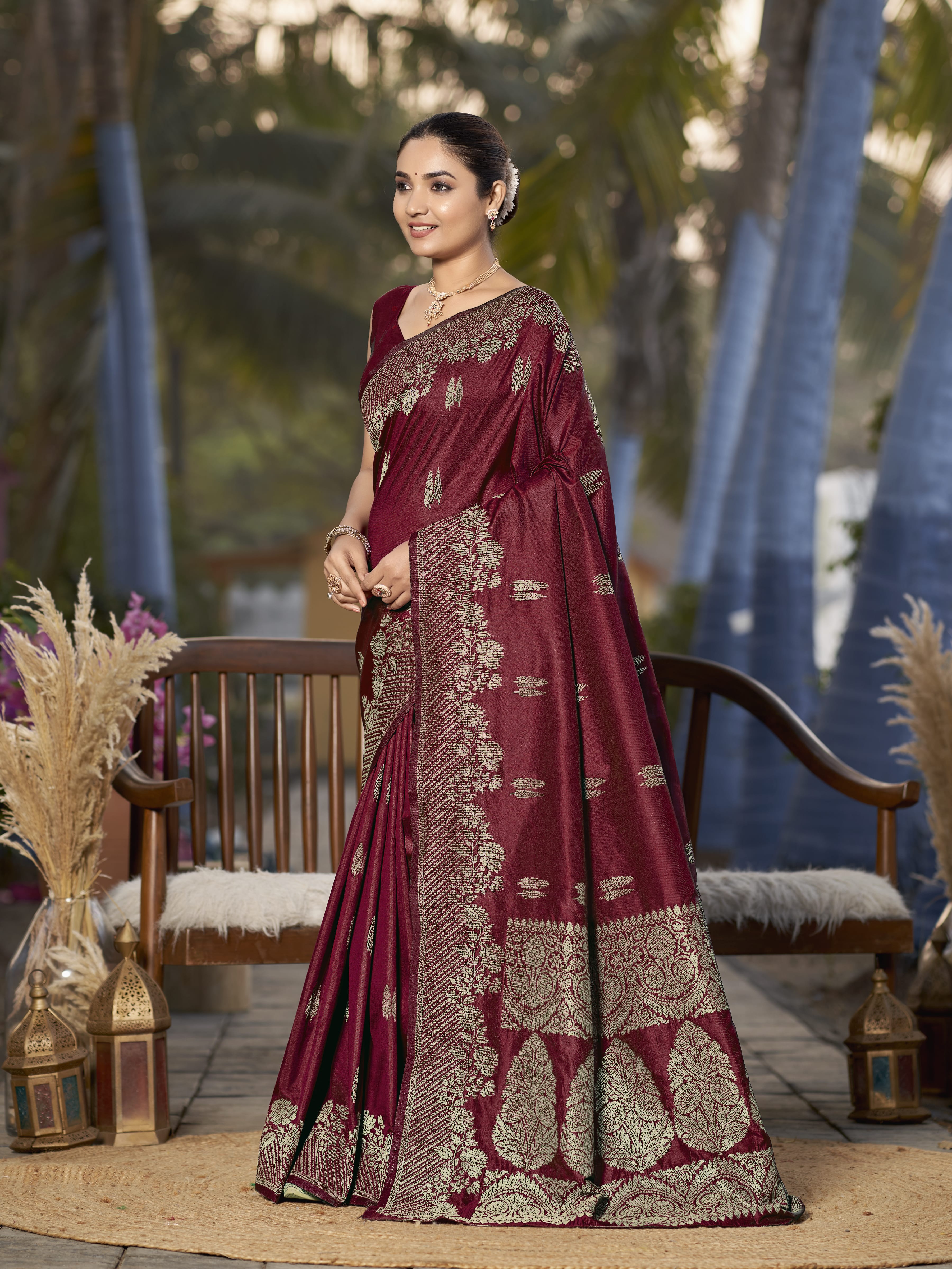 MANOHARI Banarasi Silk Blend Jacquard Work Saree - Red - Dista