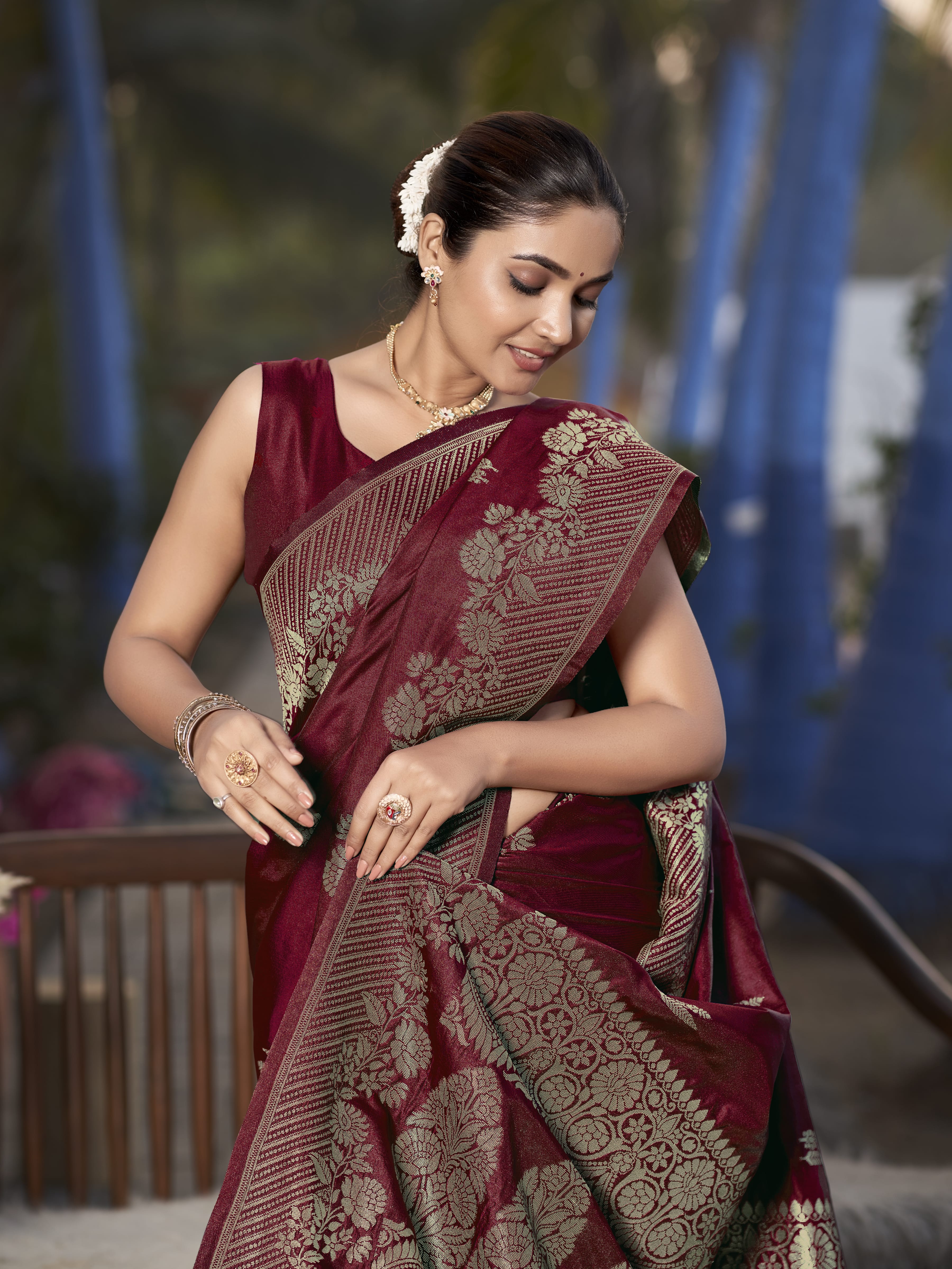 MANOHARI Banarasi Silk Blend Jacquard Work Saree - Red - Dista