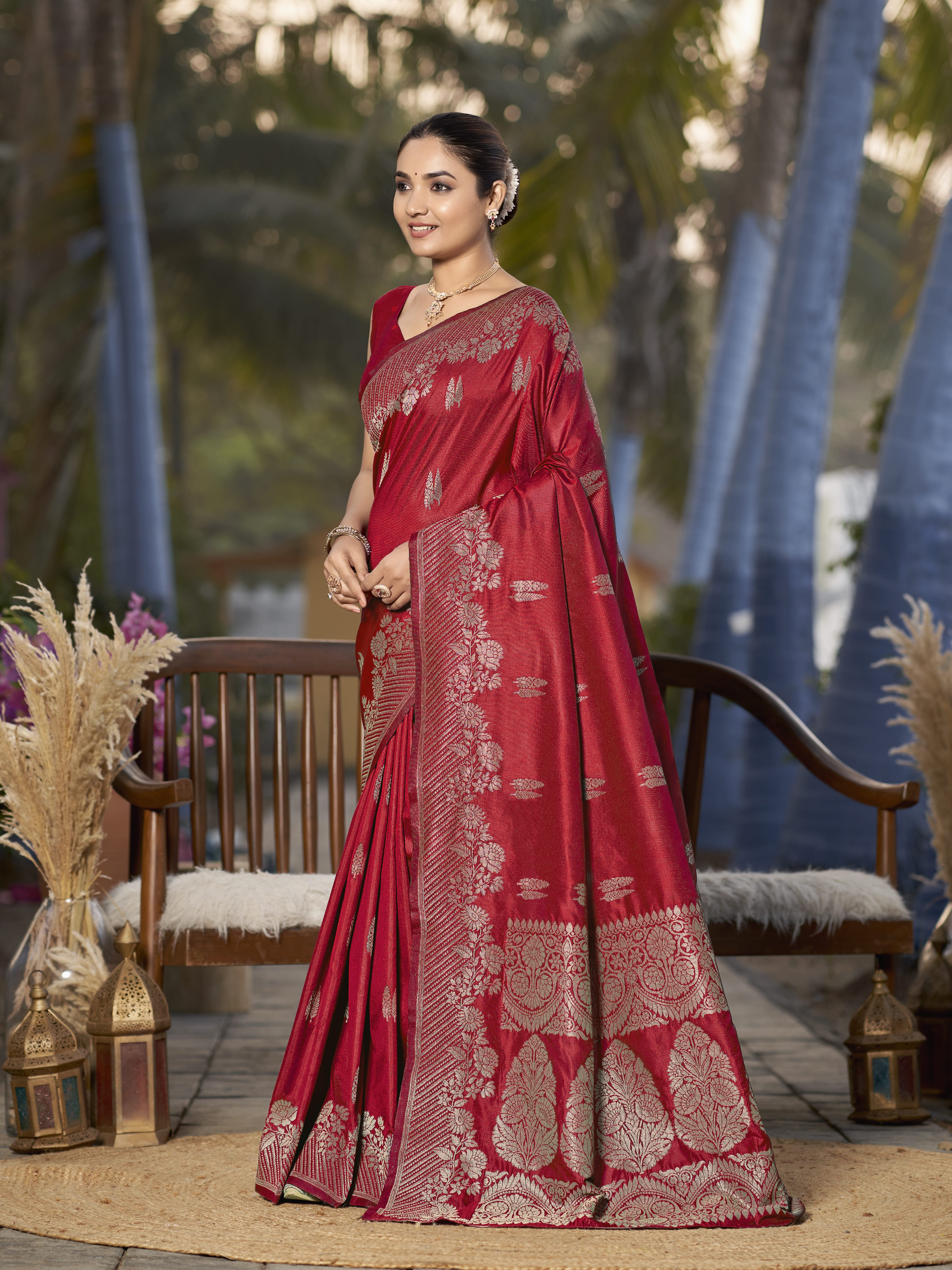 MANOHARI Banarasi Silk Blend Jacquard Work Saree - Red - Dista