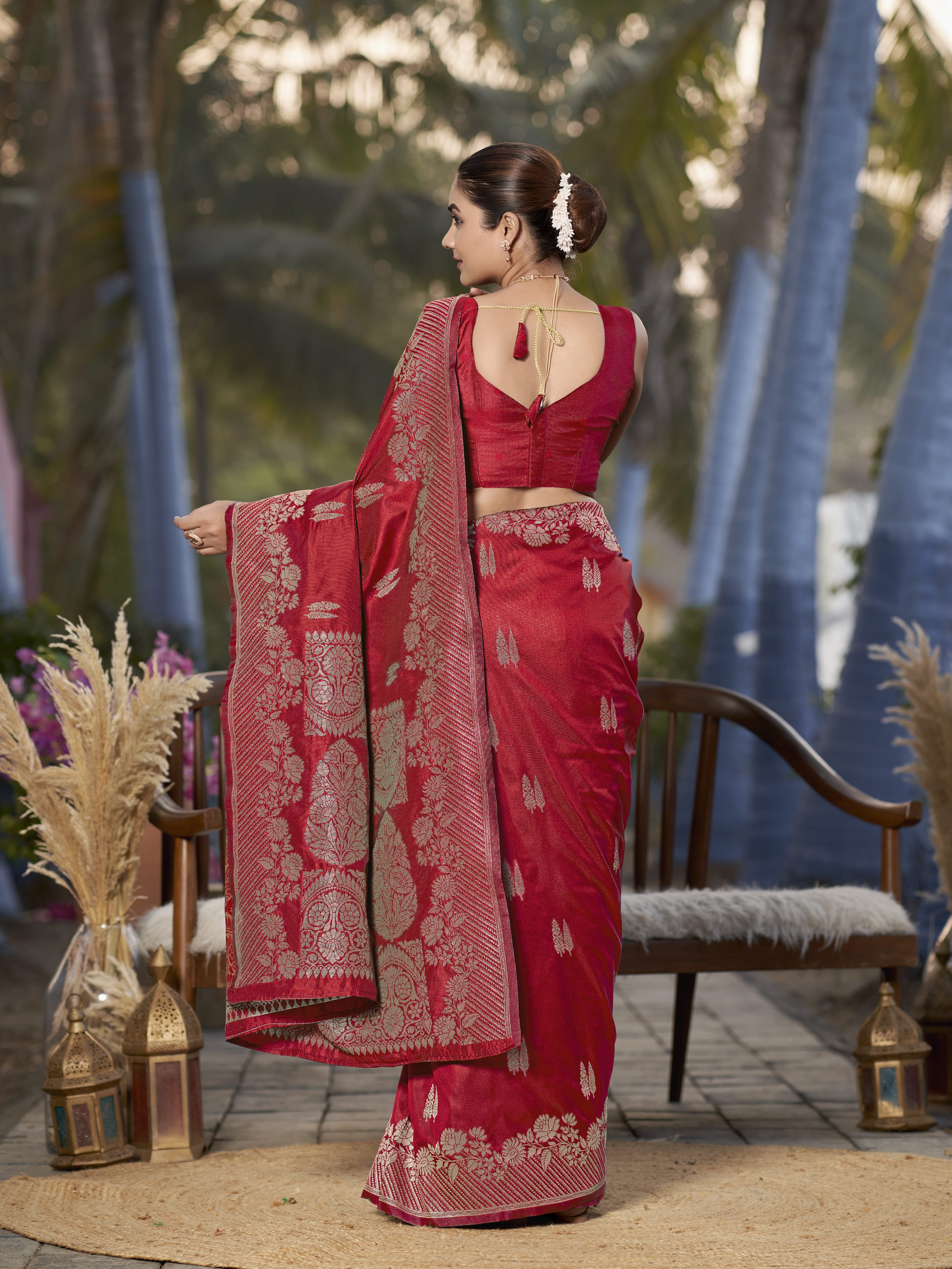 MANOHARI Banarasi Silk Blend Jacquard Work Saree - Red - Dista