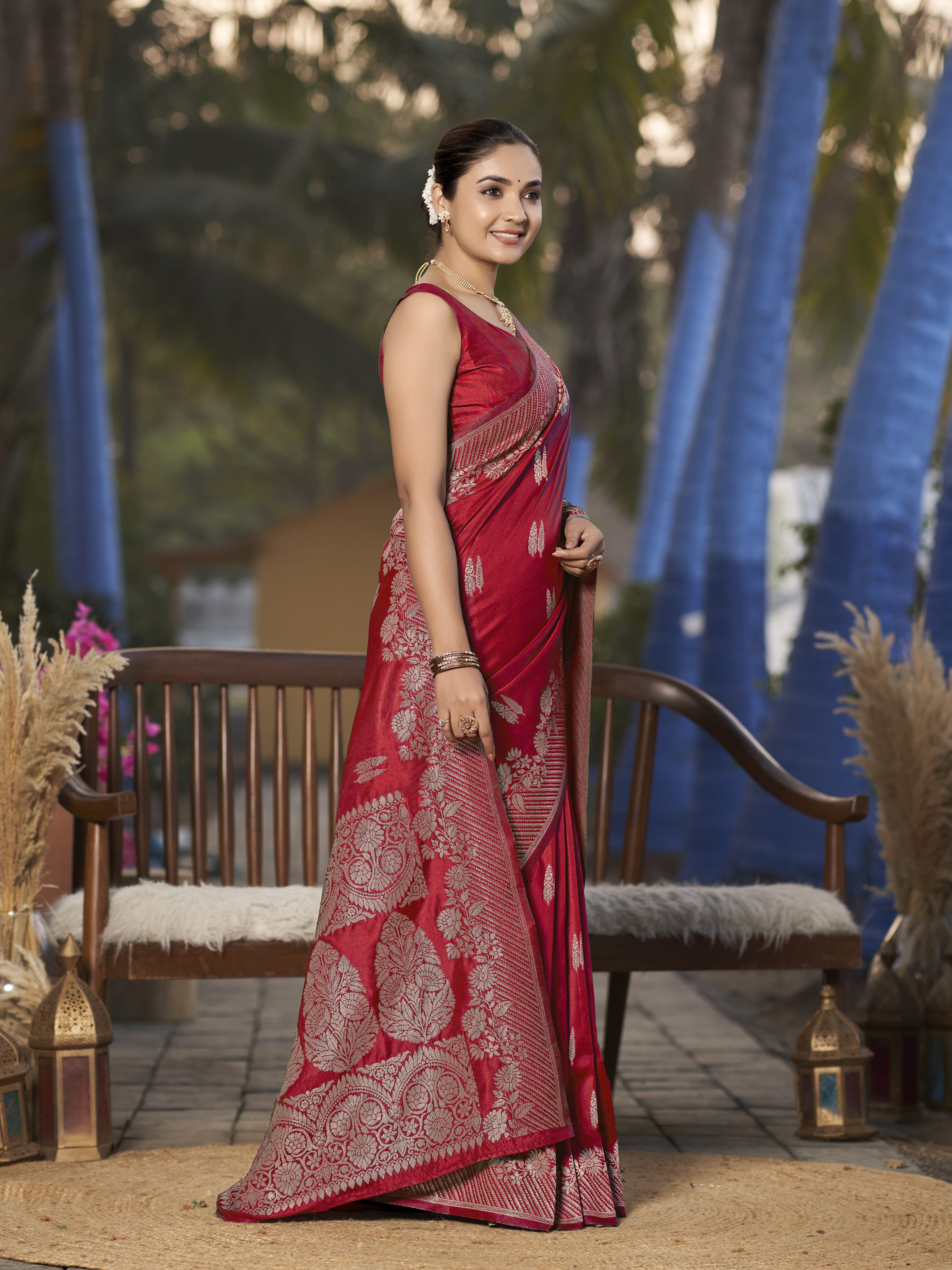 MANOHARI Banarasi Silk Blend Jacquard Work Saree - Red - Dista
