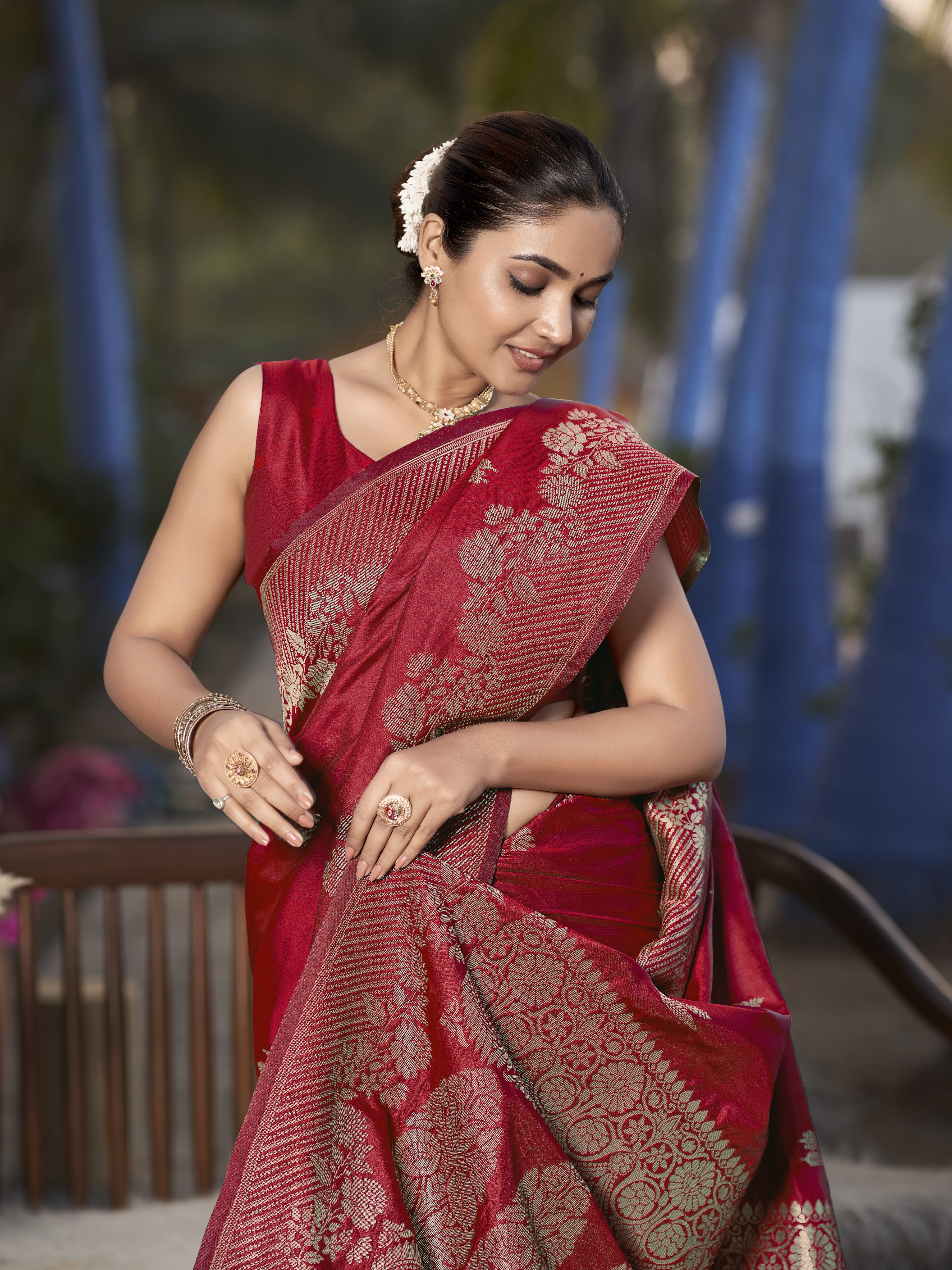 MANOHARI Banarasi Silk Blend Jacquard Work Saree - Red - Dista
