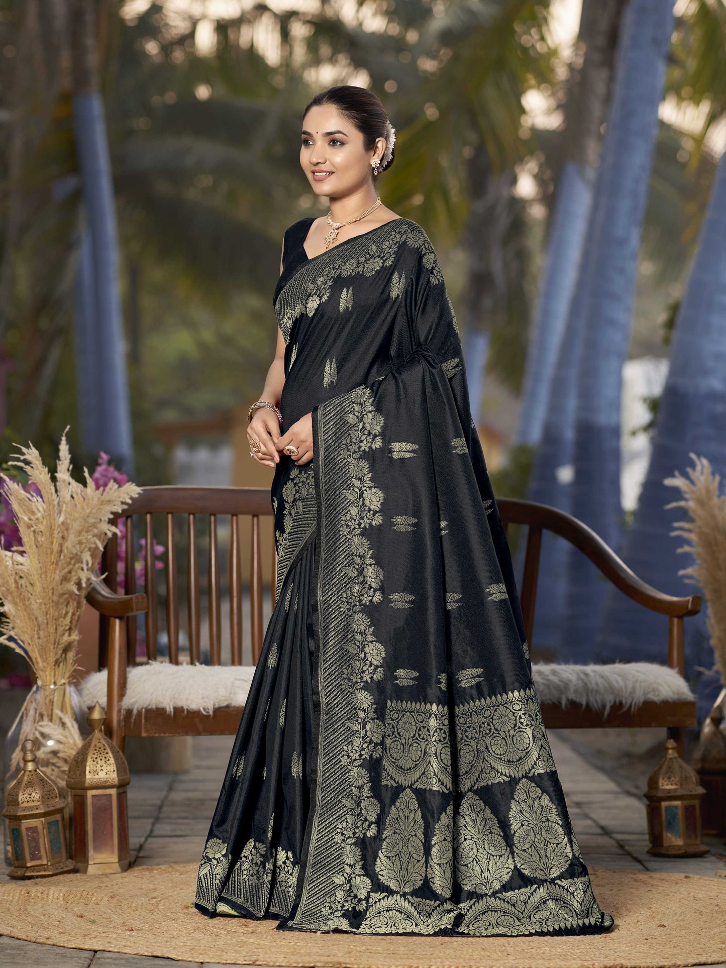 MANOHARI Banarasi Silk Blend Jacquard Work Saree - Black - Dista