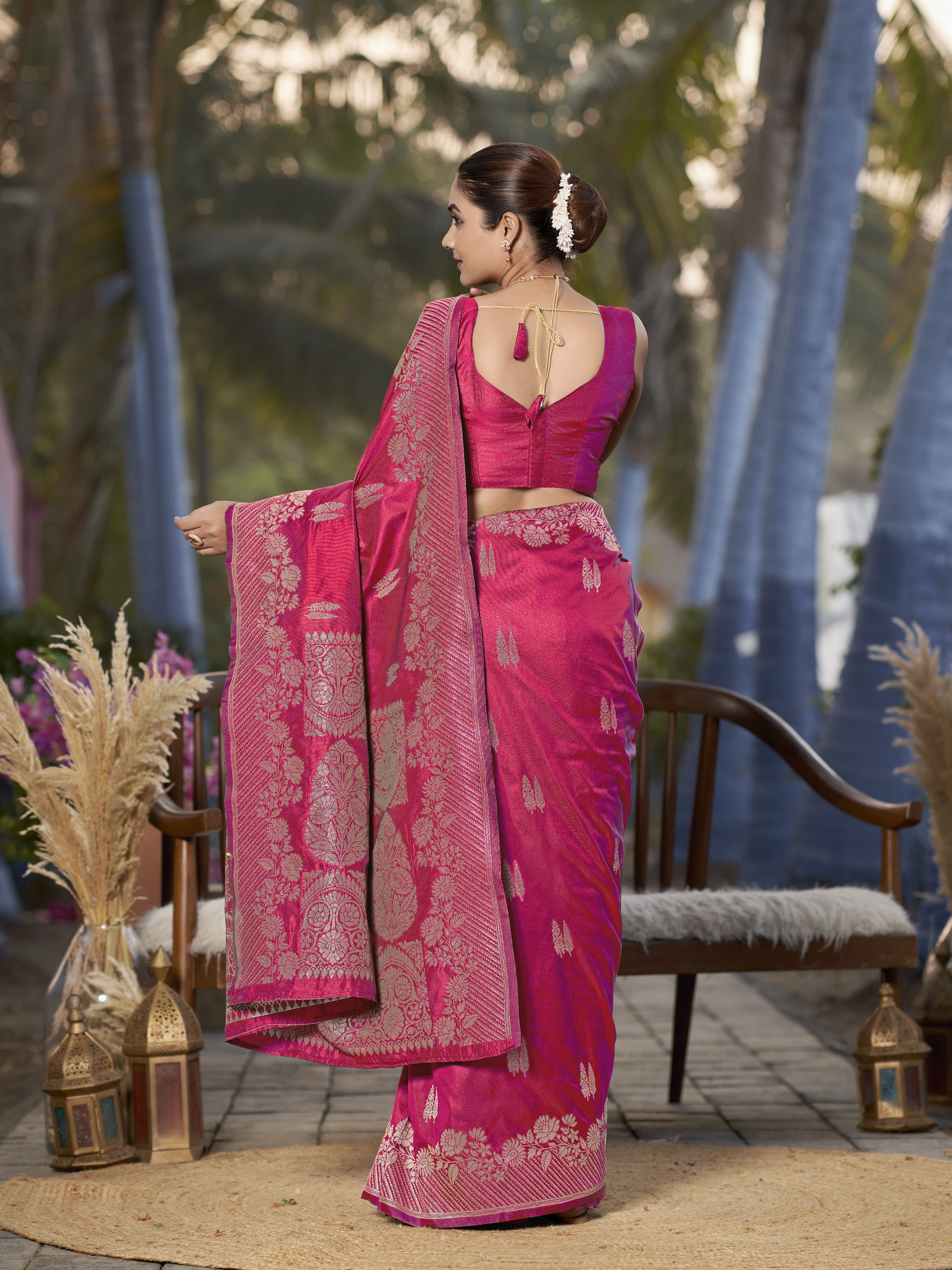 MANOHARI Banarasi Silk Blend Jacquard Work Saree - Pink - Dista