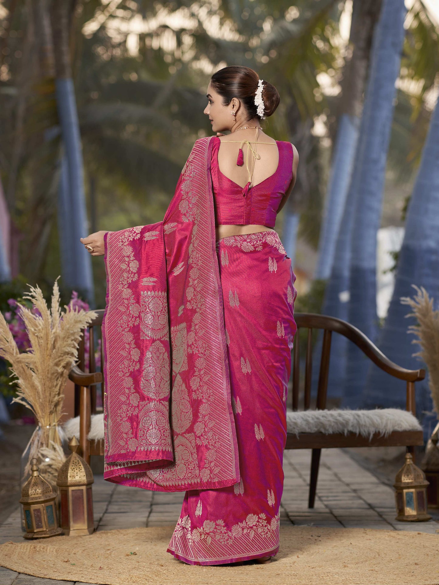 MANOHARI Banarasi Silk Blend Jacquard Work Saree - Pink - Dista