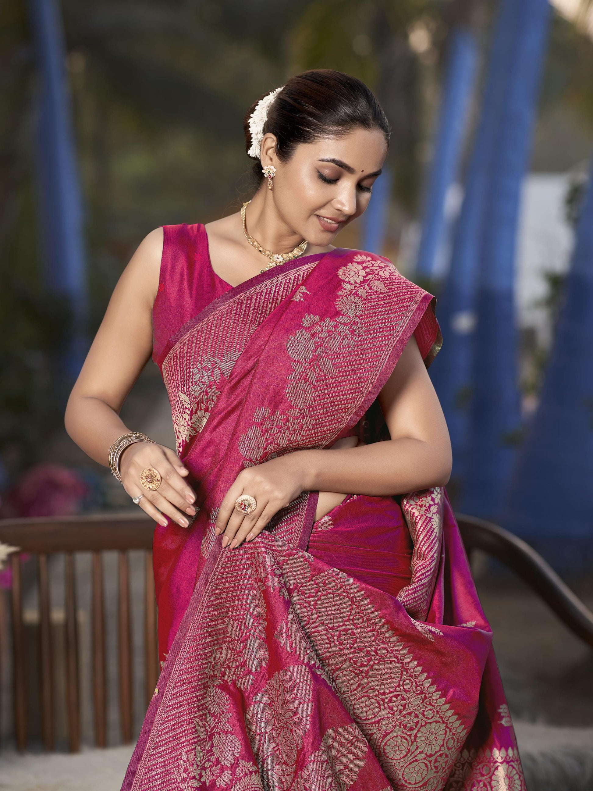 MANOHARI Banarasi Silk Blend Jacquard Work Saree - Pink - Dista
