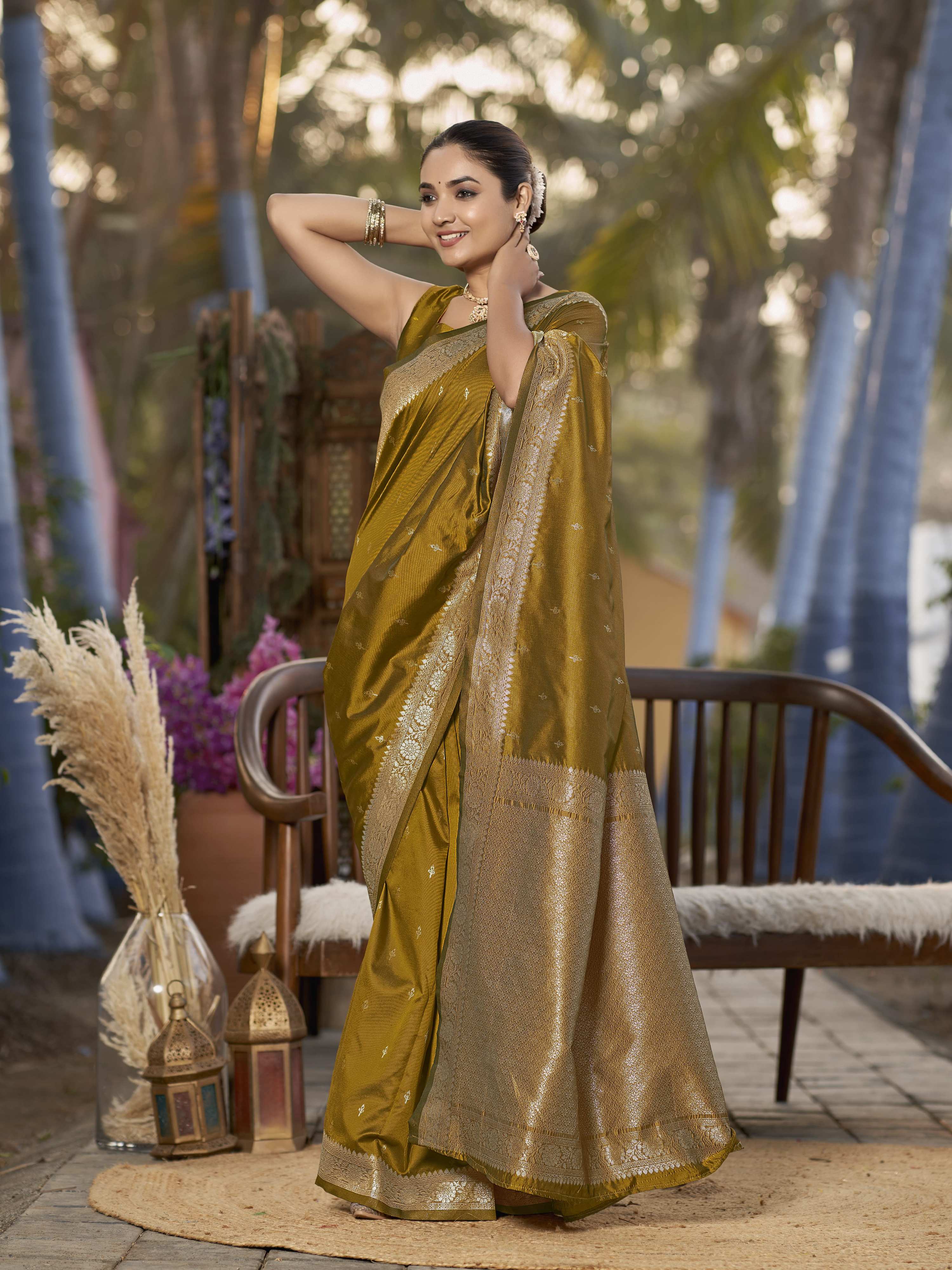 MANOHARI Banarasi Silk Blend Jacquard Work Saree - Yellow - Dista