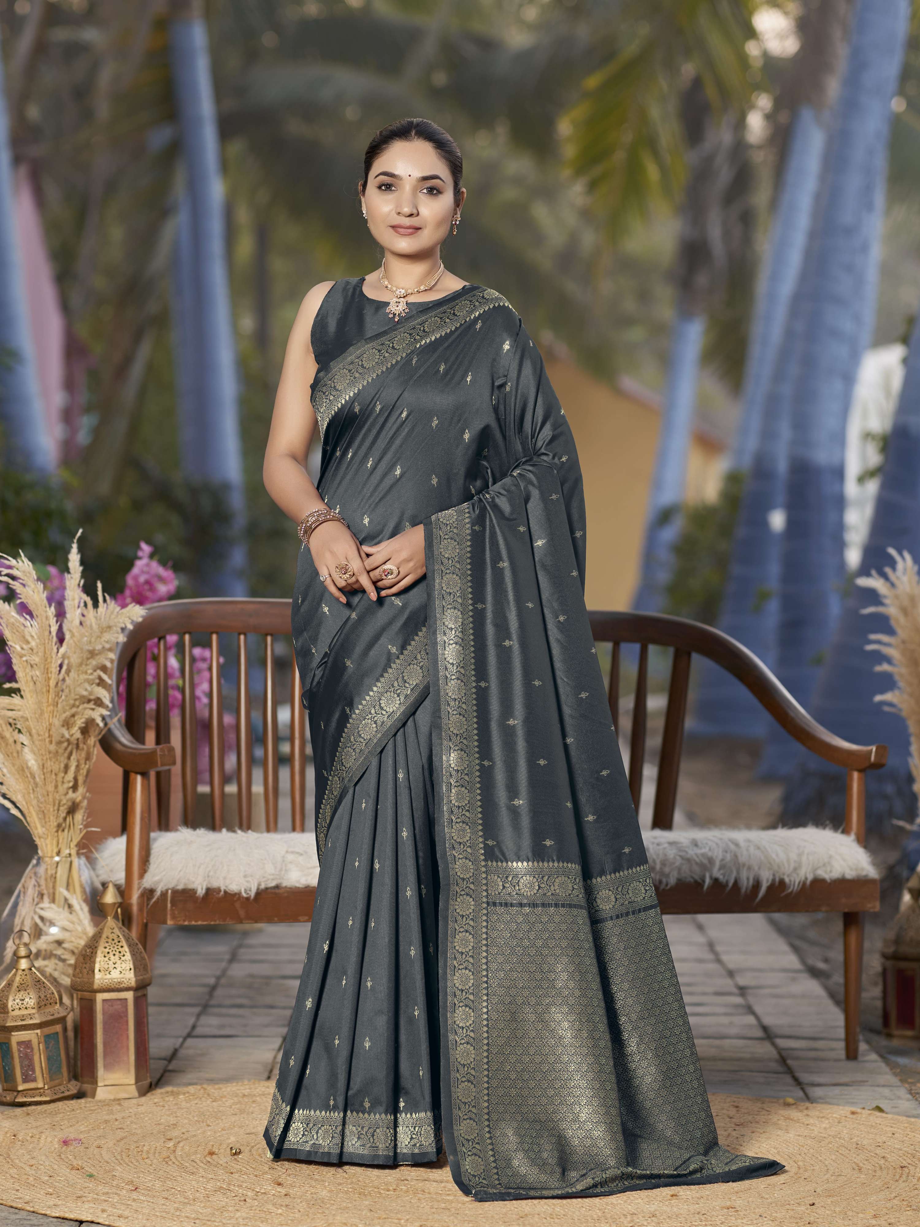 MANOHARI Banarasi Silk Blend Jacquard Work Saree - Grey - Dista
