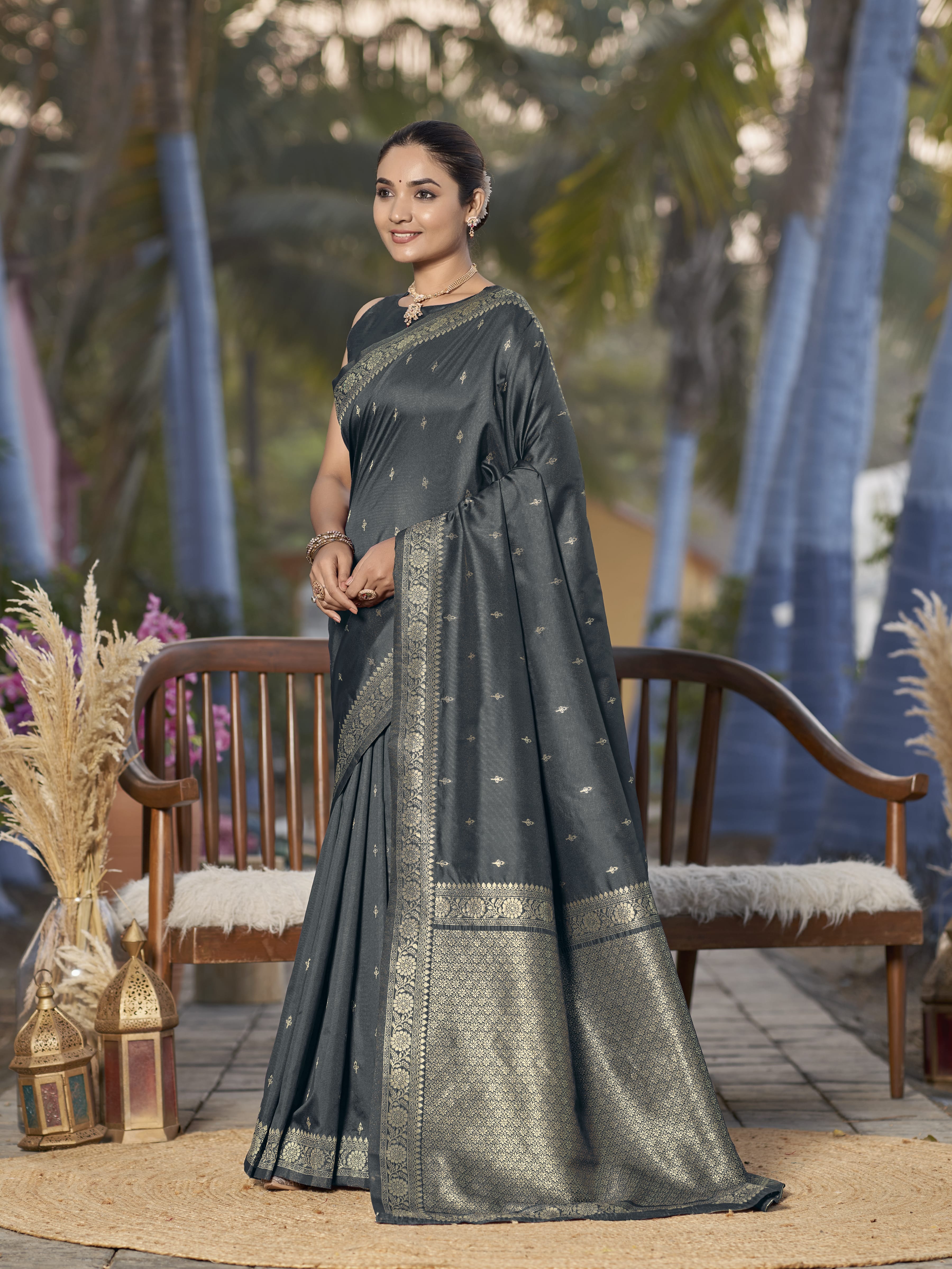 MANOHARI Banarasi Silk Blend Jacquard Work Saree - Grey - Dista