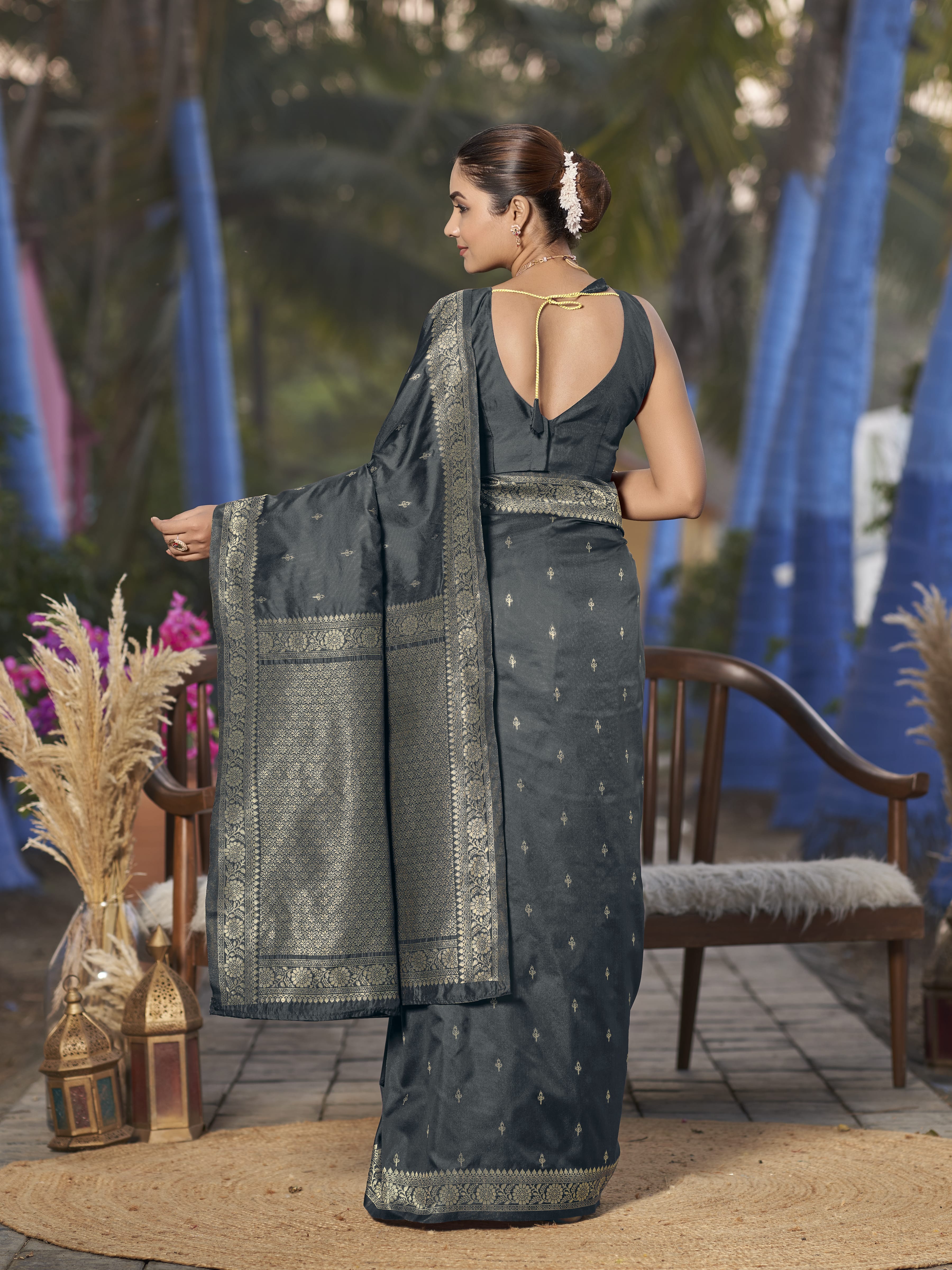 MANOHARI Banarasi Silk Blend Jacquard Work Saree - Grey - Dista