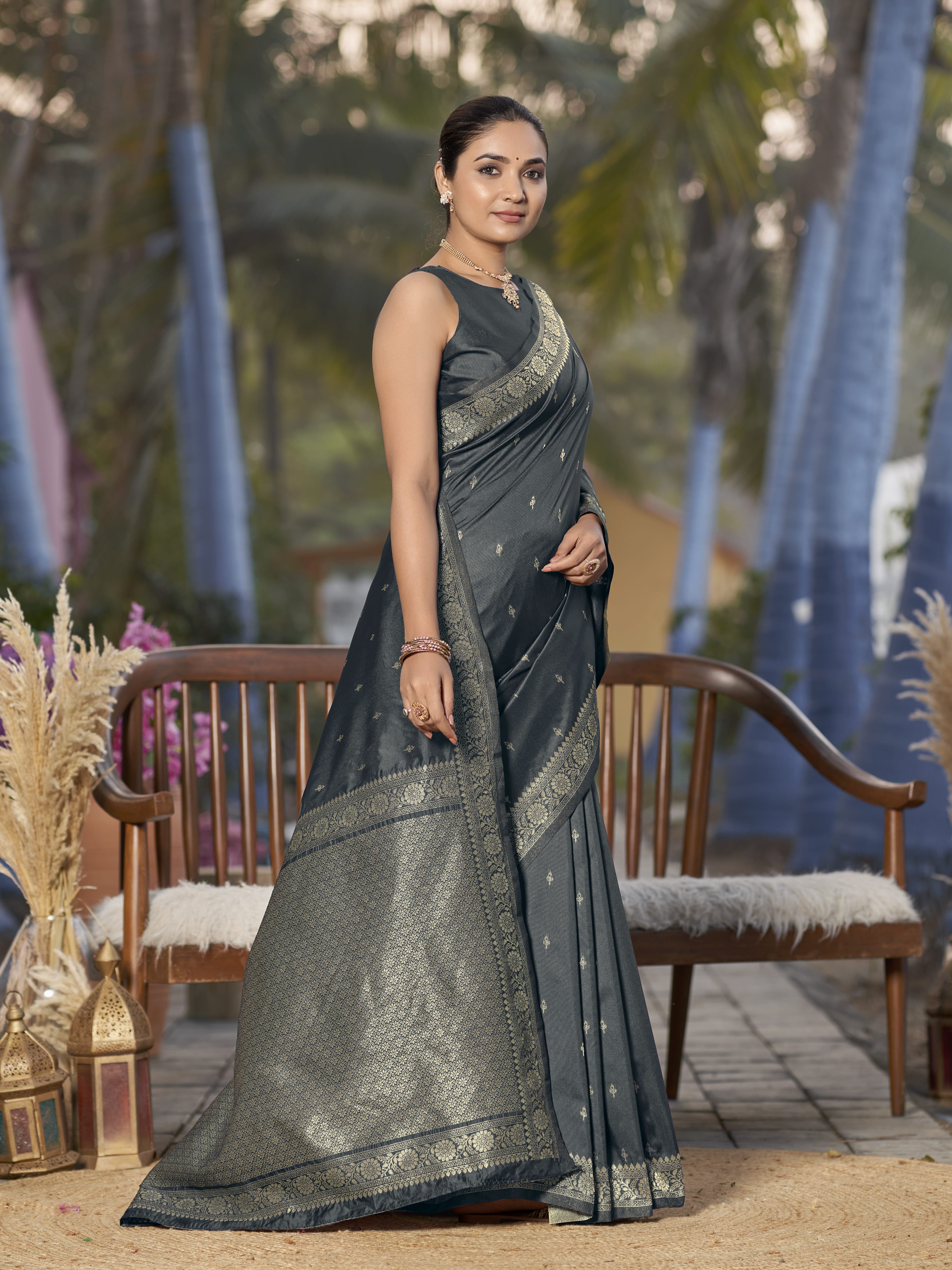 MANOHARI Banarasi Silk Blend Jacquard Work Saree - Grey - Dista