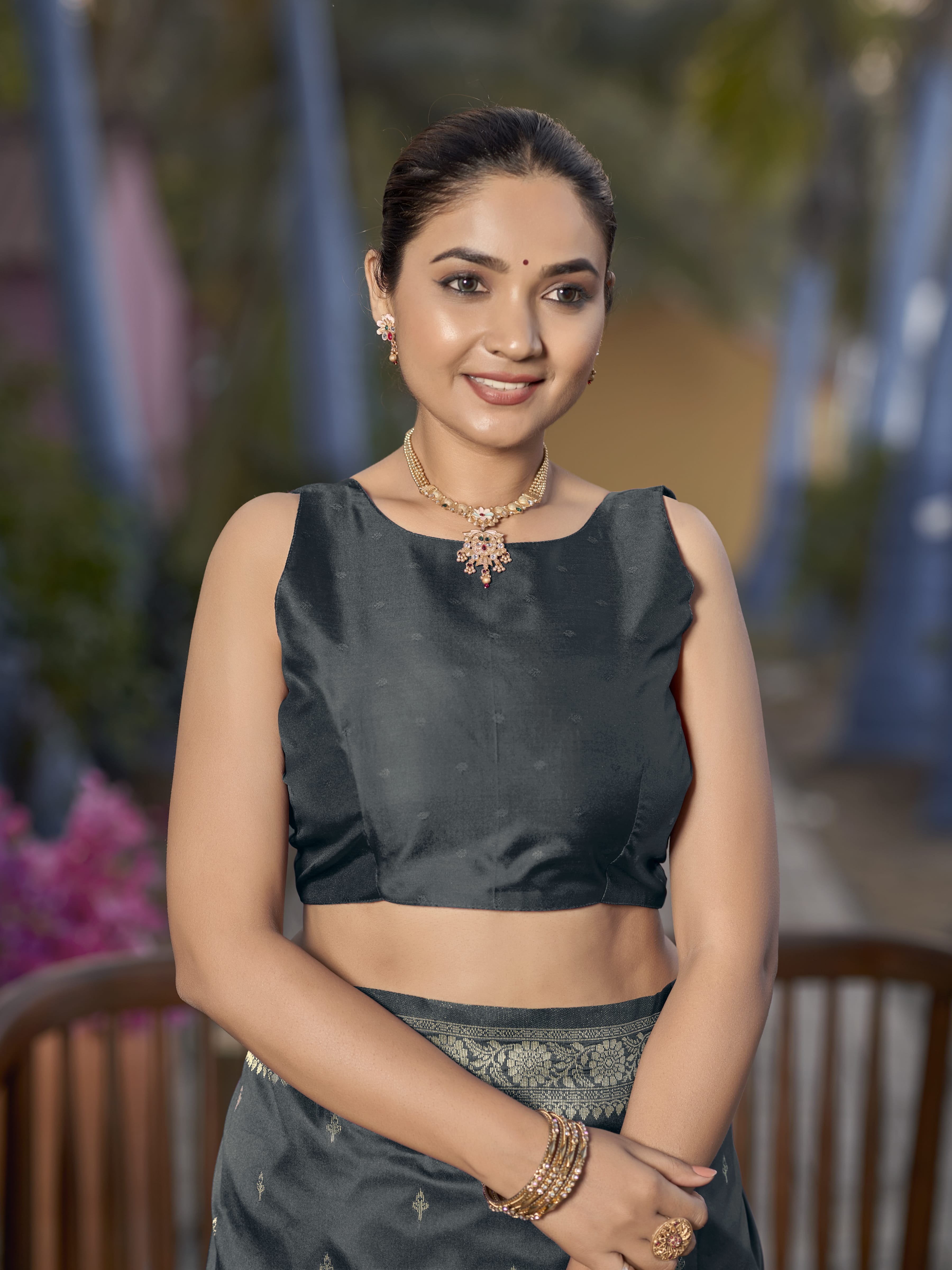 MANOHARI Banarasi Silk Blend Jacquard Work Saree - Grey - Dista