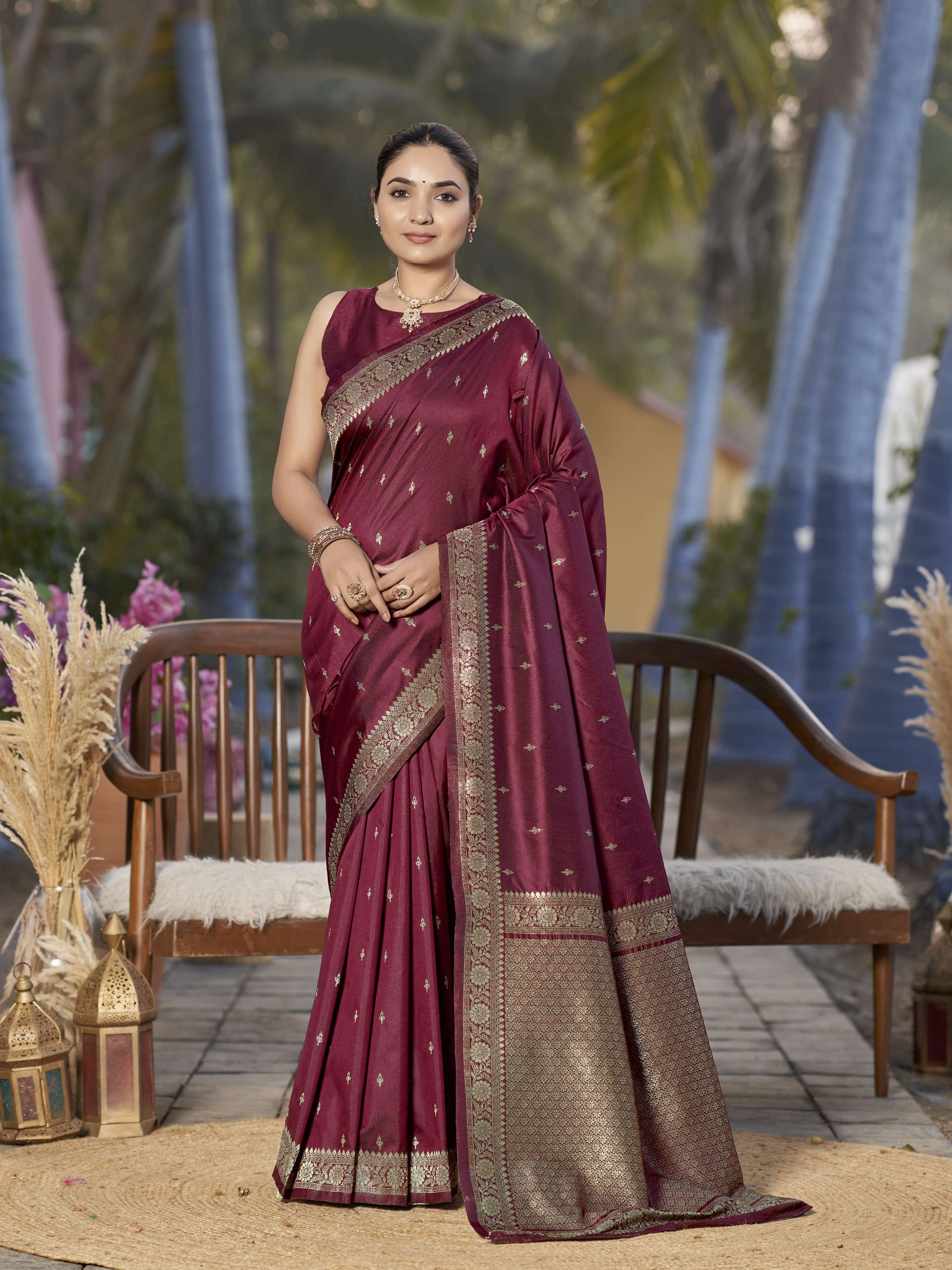MANOHARI Banarasi Silk Blend Jacquard Work Saree - Red - Dista