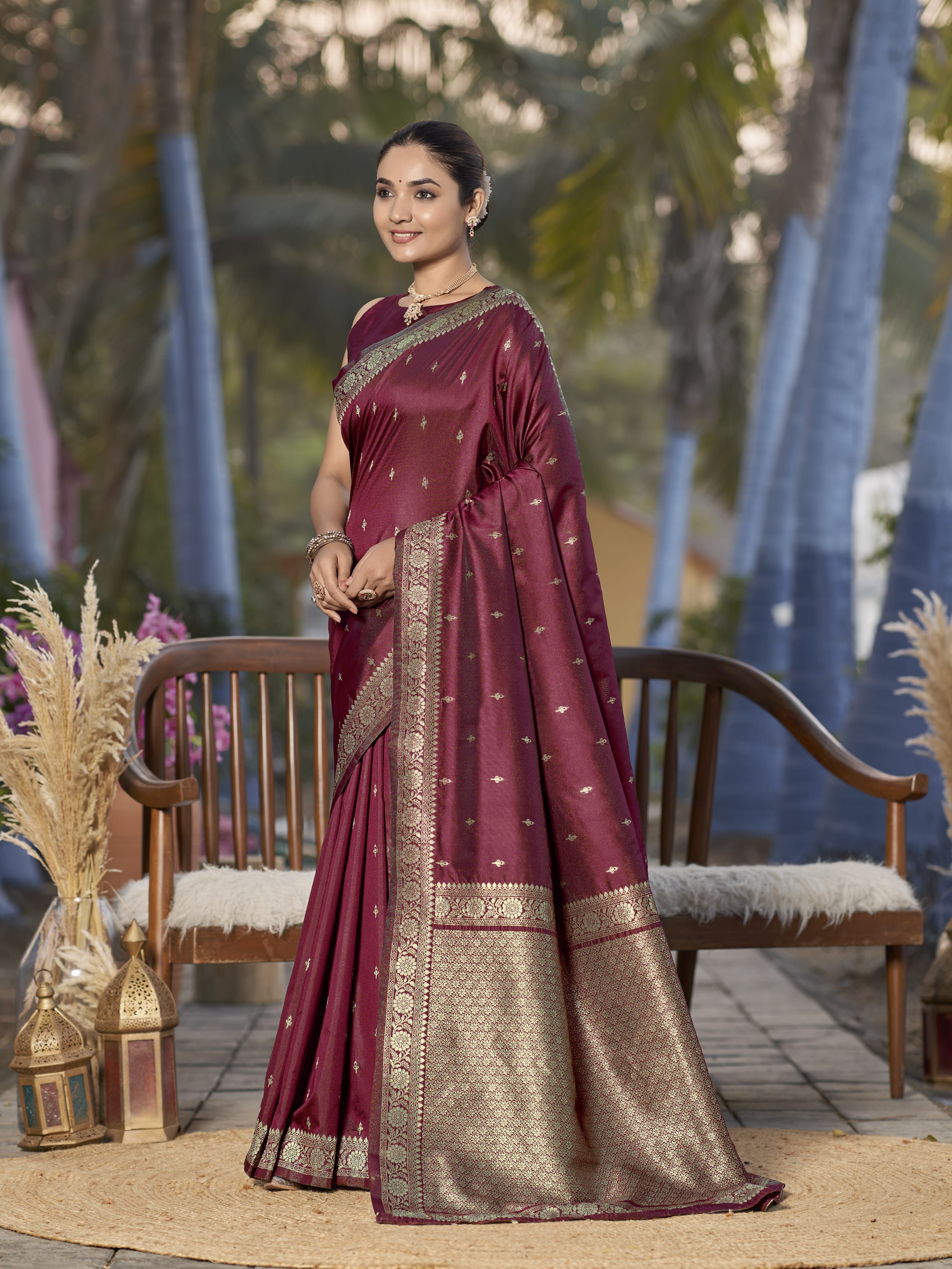 MANOHARI Banarasi Silk Blend Jacquard Work Saree - Red - Dista