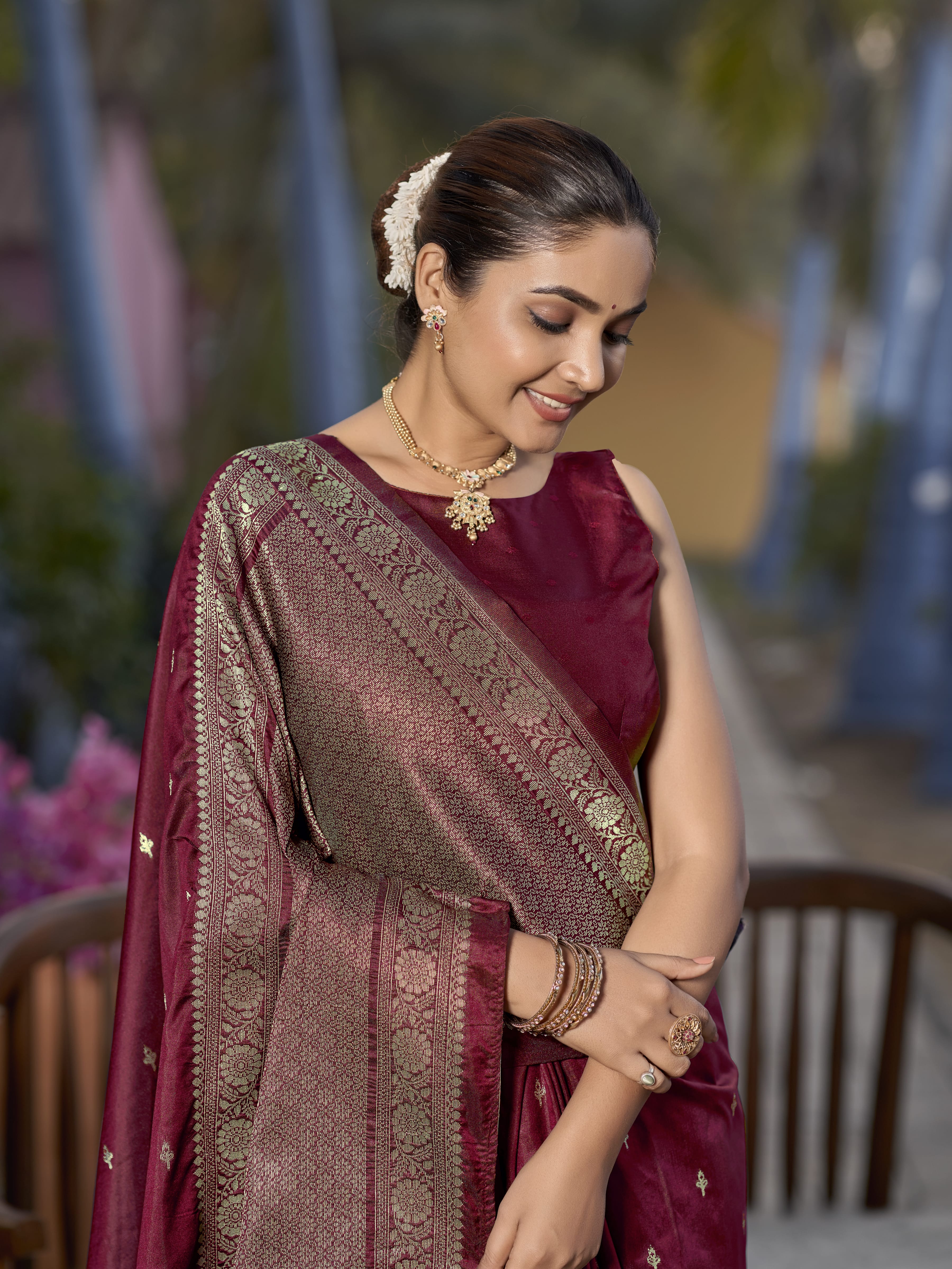 MANOHARI Banarasi Silk Blend Jacquard Work Saree - Red - Dista