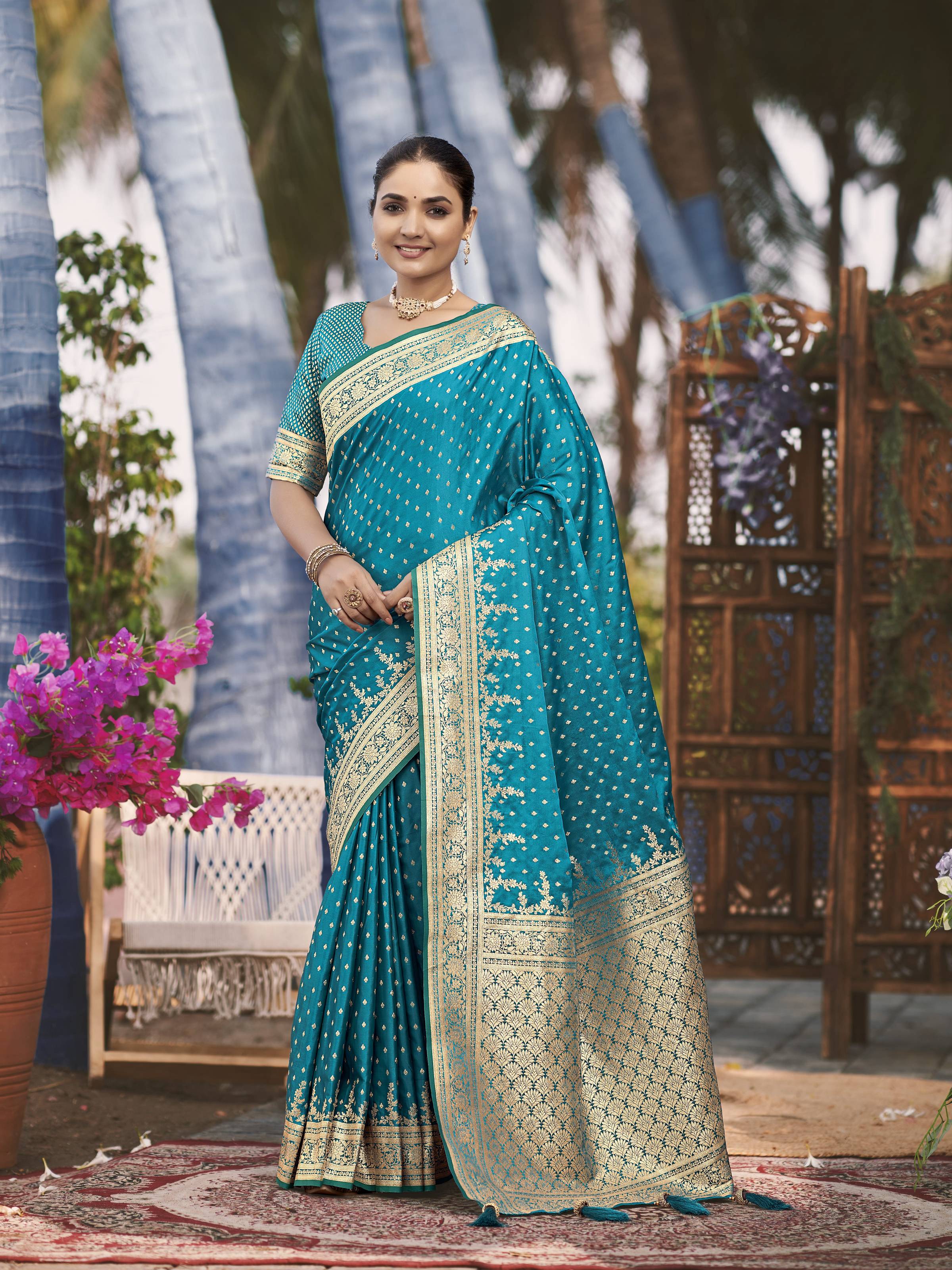 MANOHARI Banarasi Silk Blend Jacquard Work Saree - Turquoise - Dista