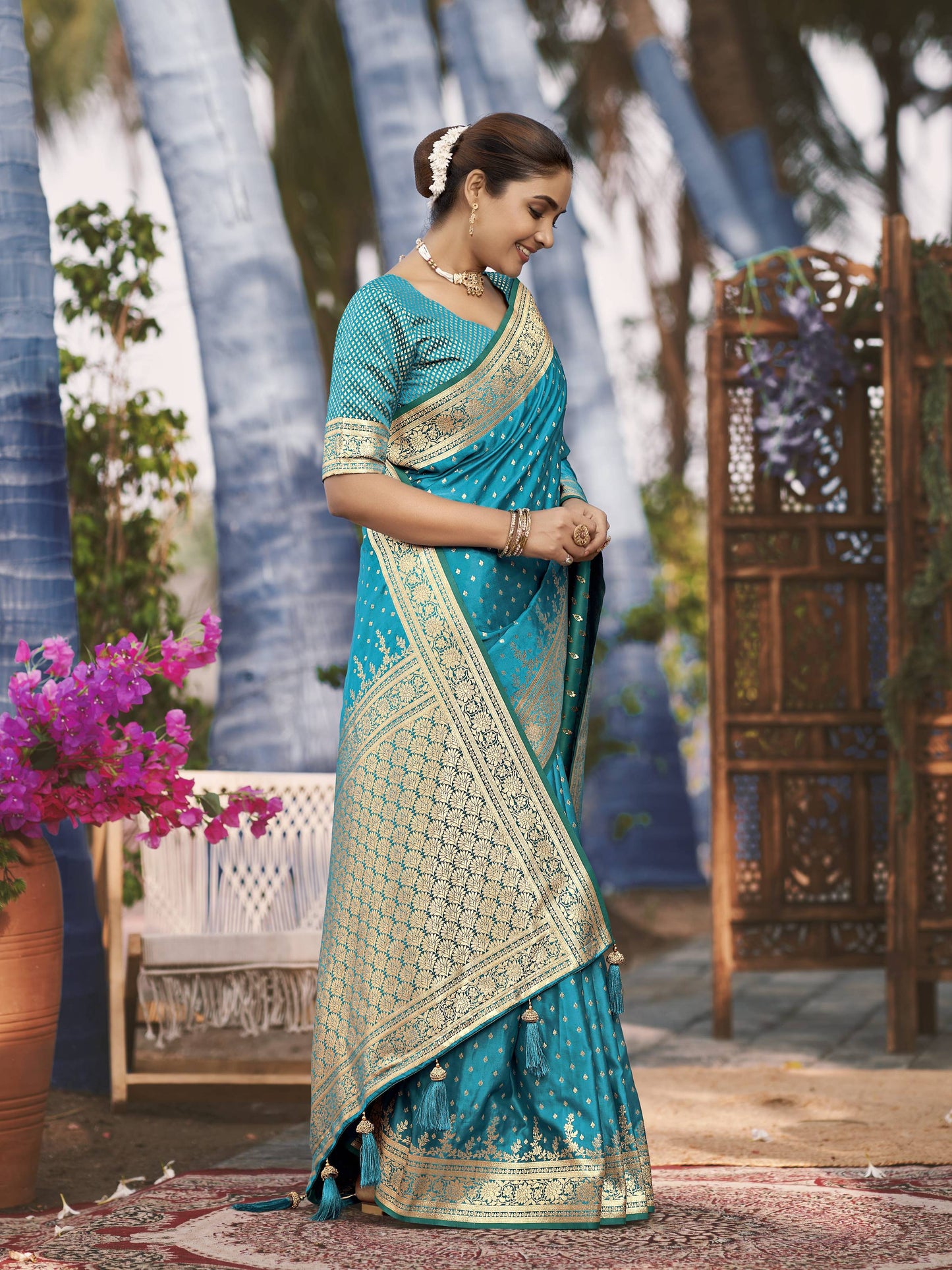 MANOHARI Banarasi Silk Blend Jacquard Work Saree - Turquoise - Dista