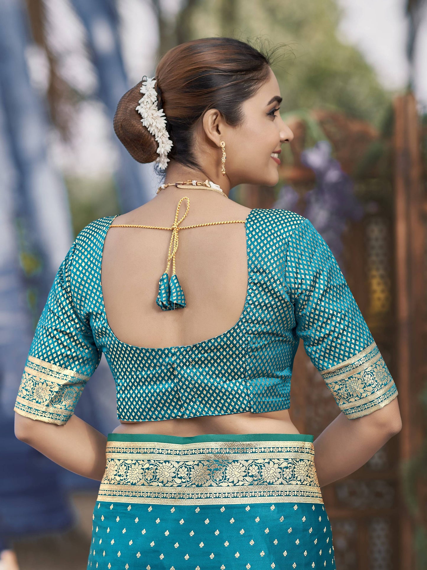 MANOHARI Banarasi Silk Blend Jacquard Work Saree - Turquoise - Dista