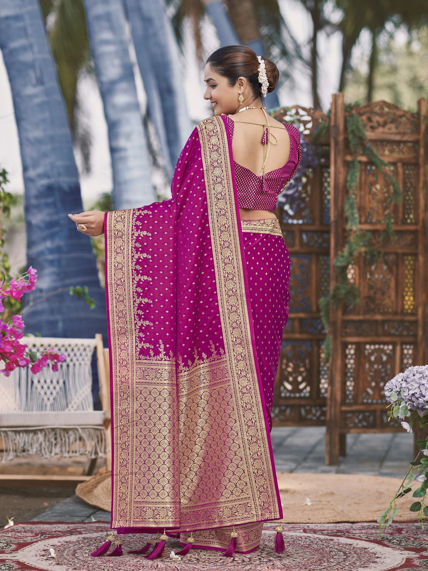 MANOHARI Banarasi Silk Blend Jacquard Work Saree - Pink - Dista