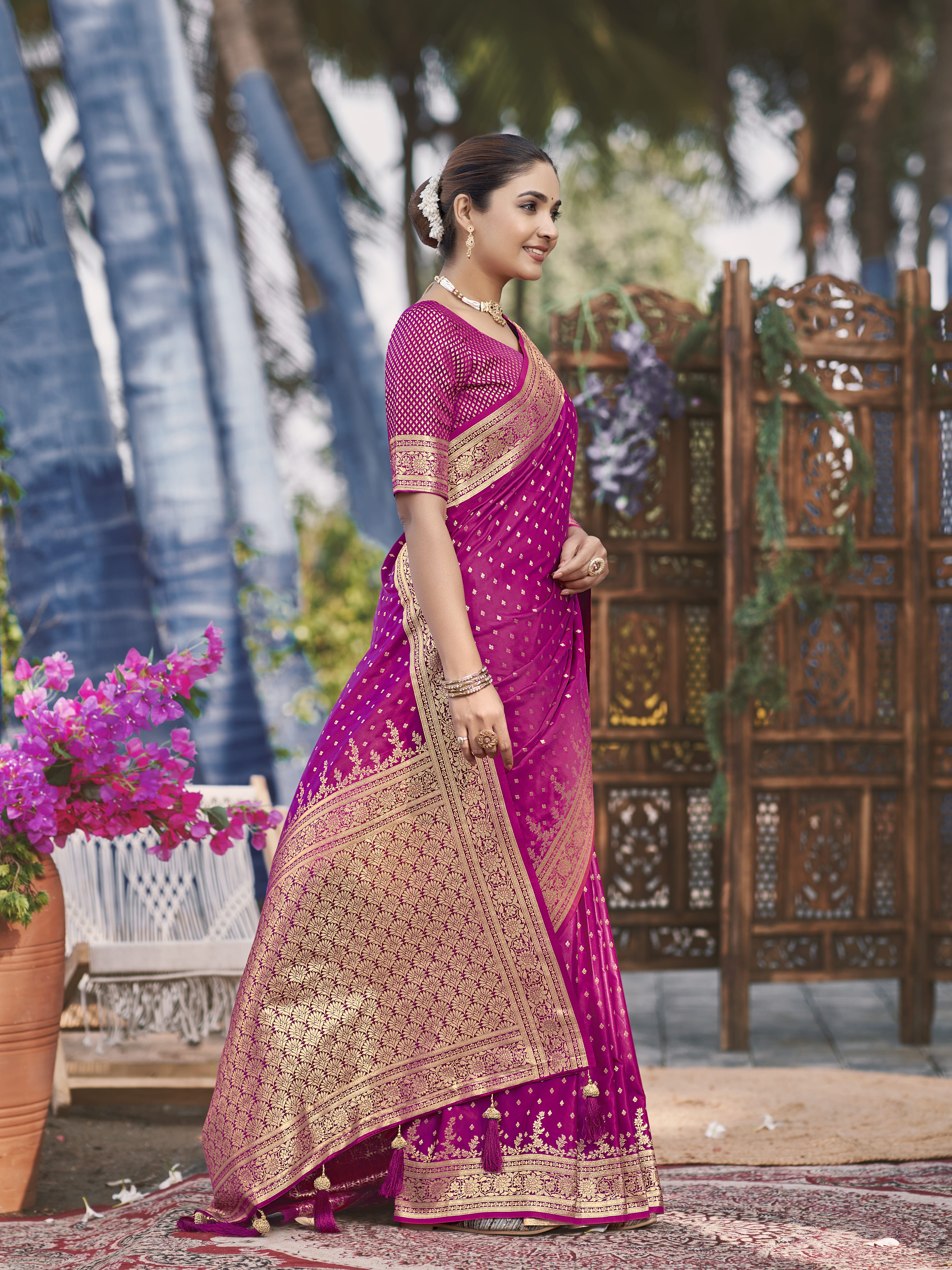 MANOHARI Banarasi Silk Blend Jacquard Work Saree - Pink - Dista