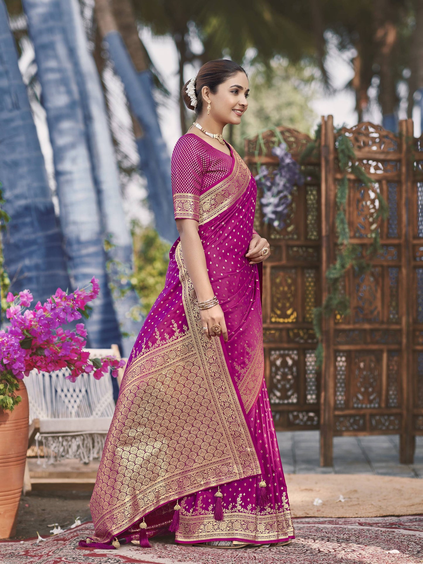 MANOHARI Banarasi Silk Blend Jacquard Work Saree - Pink - Dista