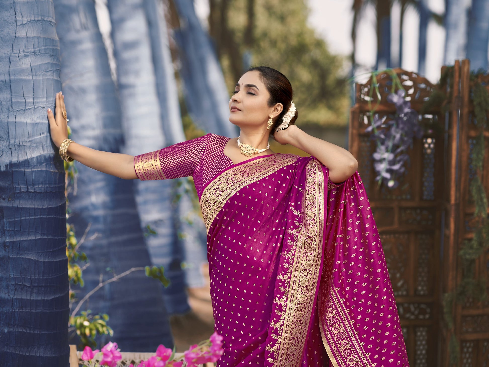 MANOHARI Banarasi Silk Blend Jacquard Work Saree - Pink - Dista