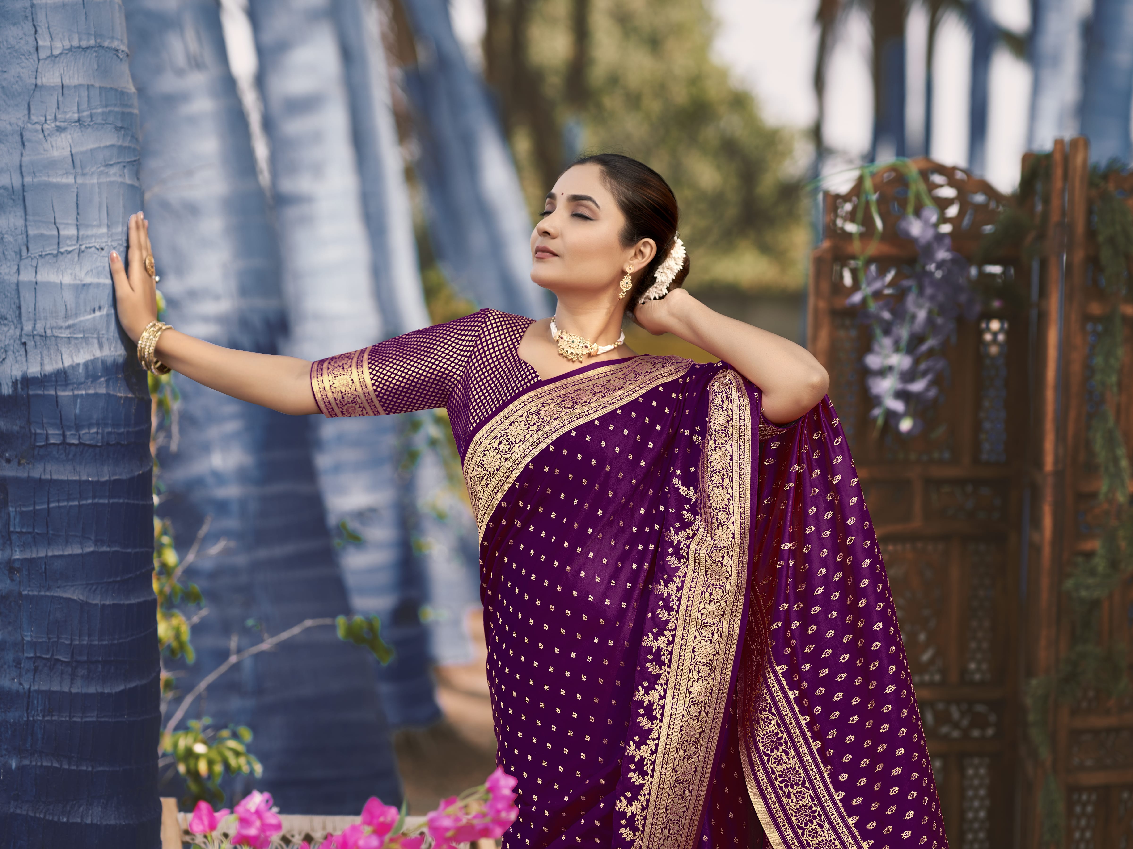 MANOHARI Banarasi Silk Blend Jacquard Work Saree - Purple - Dista