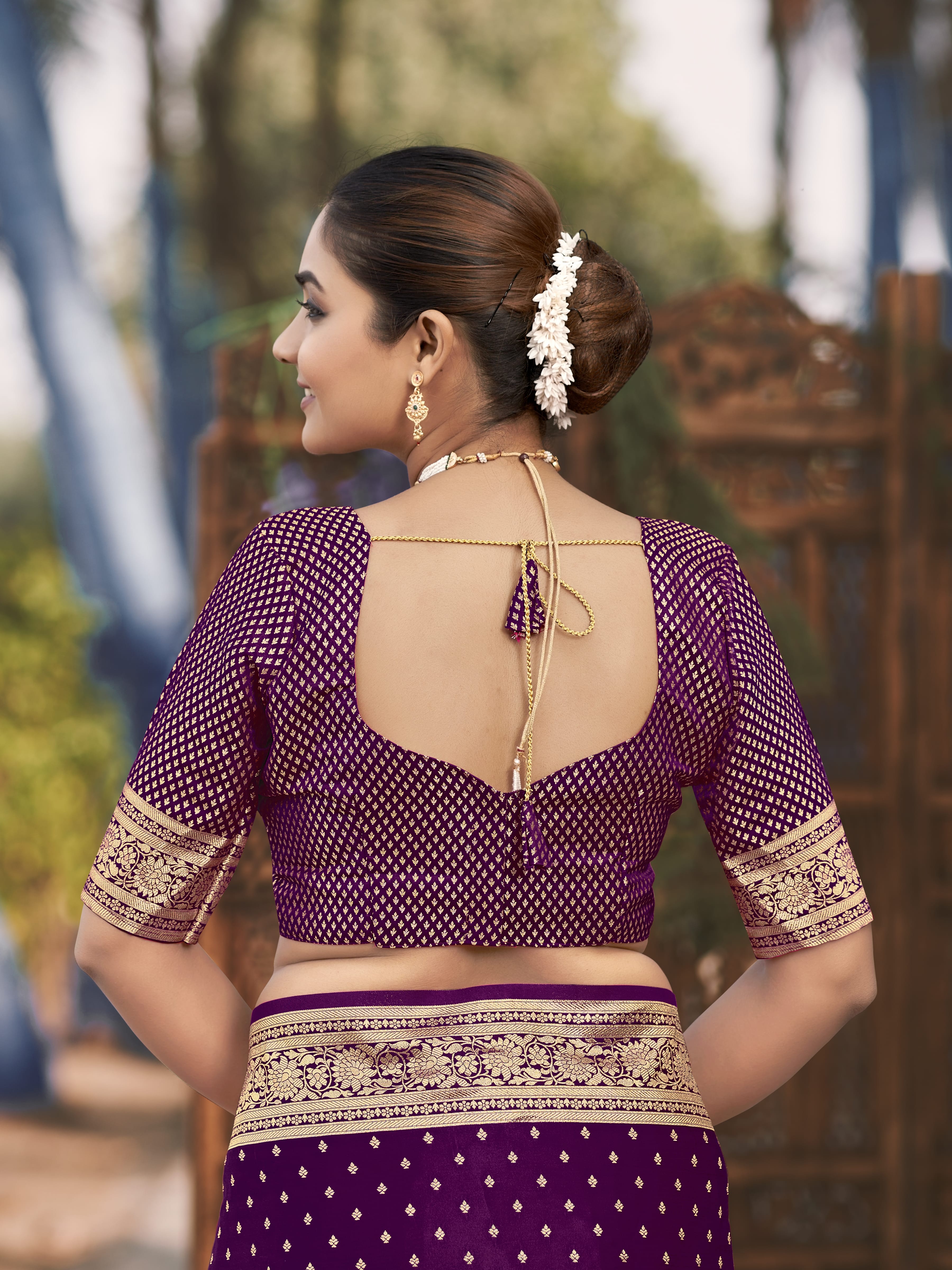 MANOHARI Banarasi Silk Blend Jacquard Work Saree - Purple - Dista